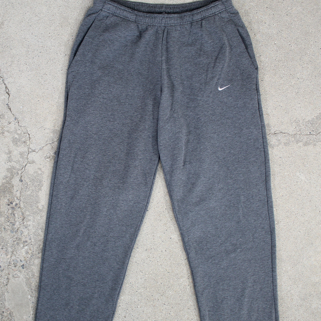 Vintage  Dark Grey Nike Check Sweatpants (L) | Rebalance Vintage.