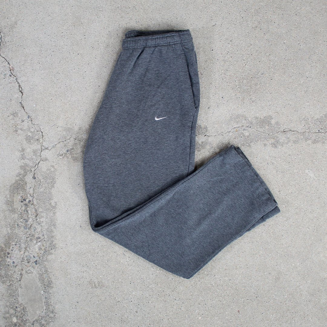 Vintage  Dark Grey Nike Check Sweatpants (L) | Rebalance Vintage.