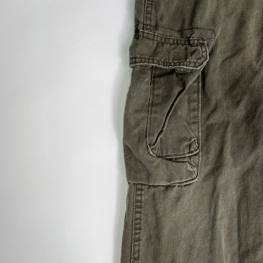 Vintage Military Wrangler Green Cargo Pants (32 x 30) | Rebalance Vintage.