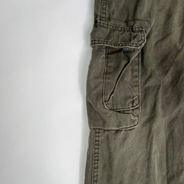Vintage Military Wrangler Green Cargo Pants (32 x 30) | Rebalance Vintage.