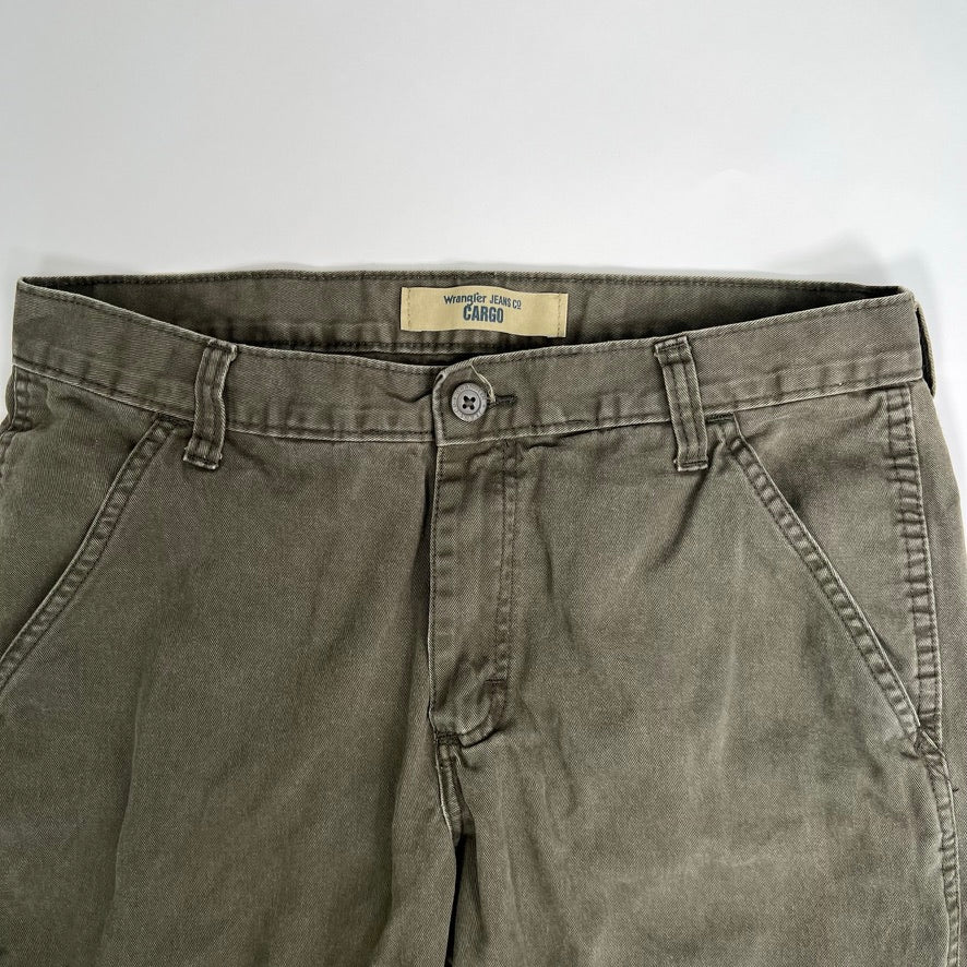 Vintage Military Wrangler Green Cargo Pants (32 x 30) | Rebalance Vintage.