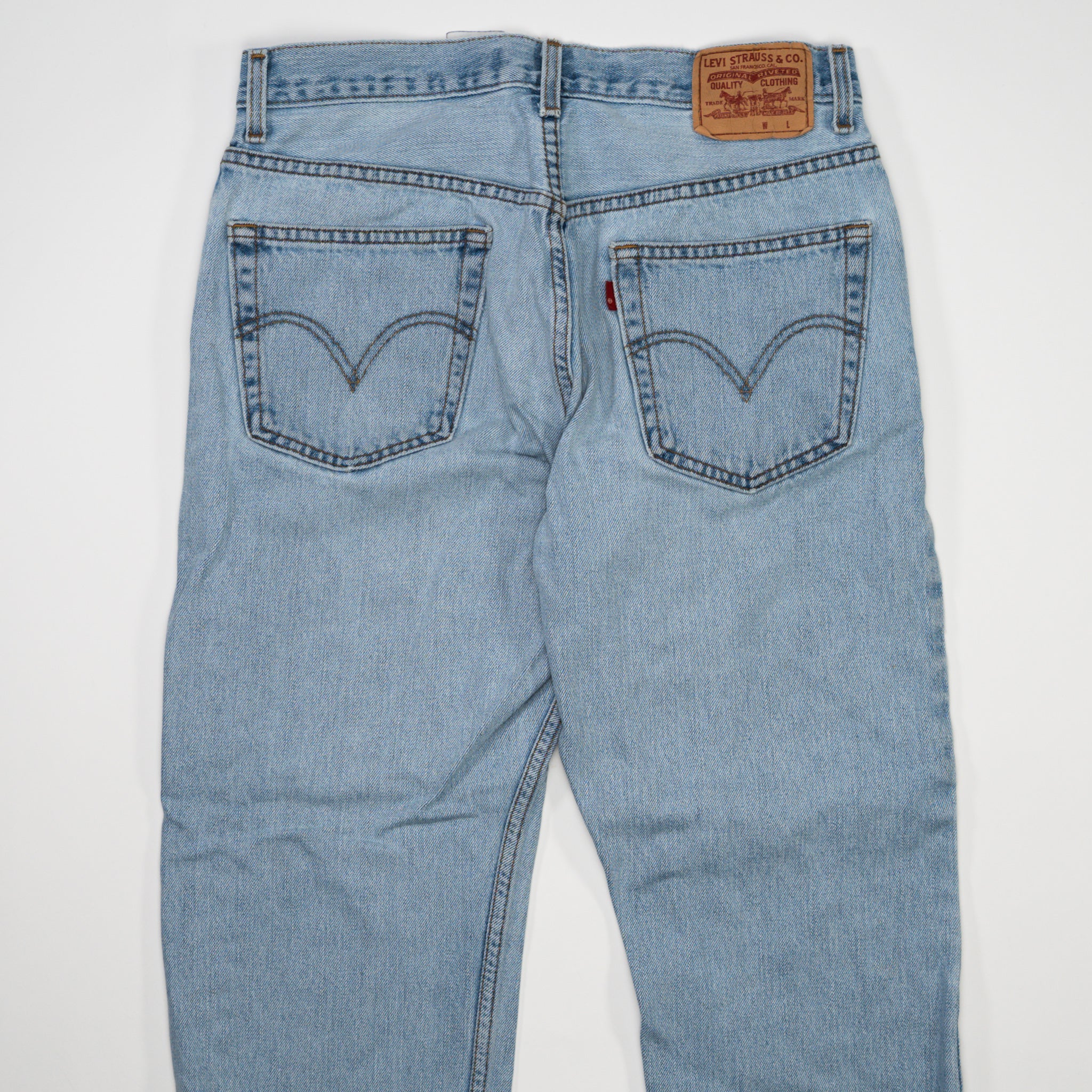 Vintage Light Blue Regular Fit Levi Jeans (32 x 28)