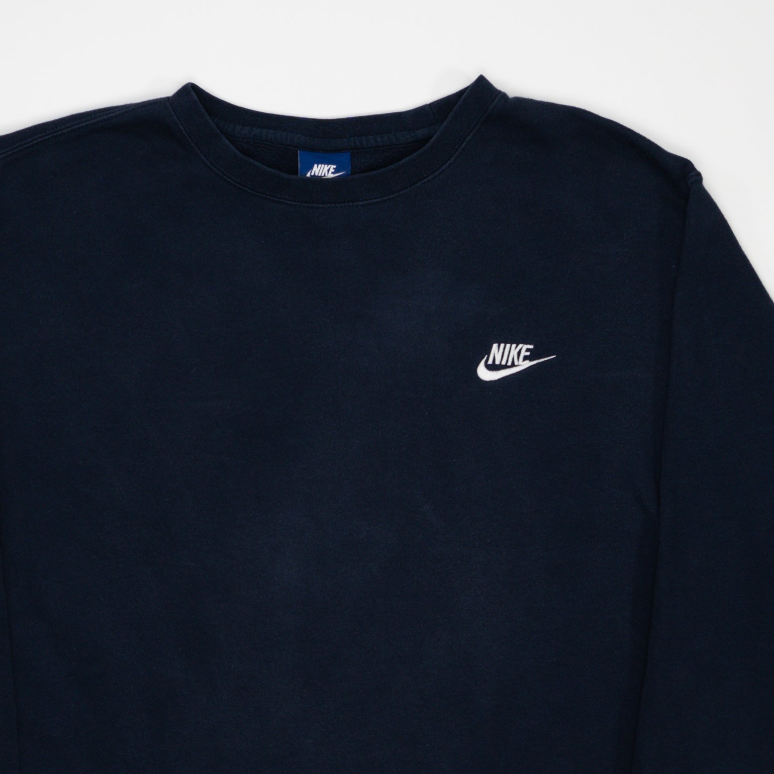 Vintage Navy Nike Essenital Crewneck 3.0 | Rebalance Vintage.