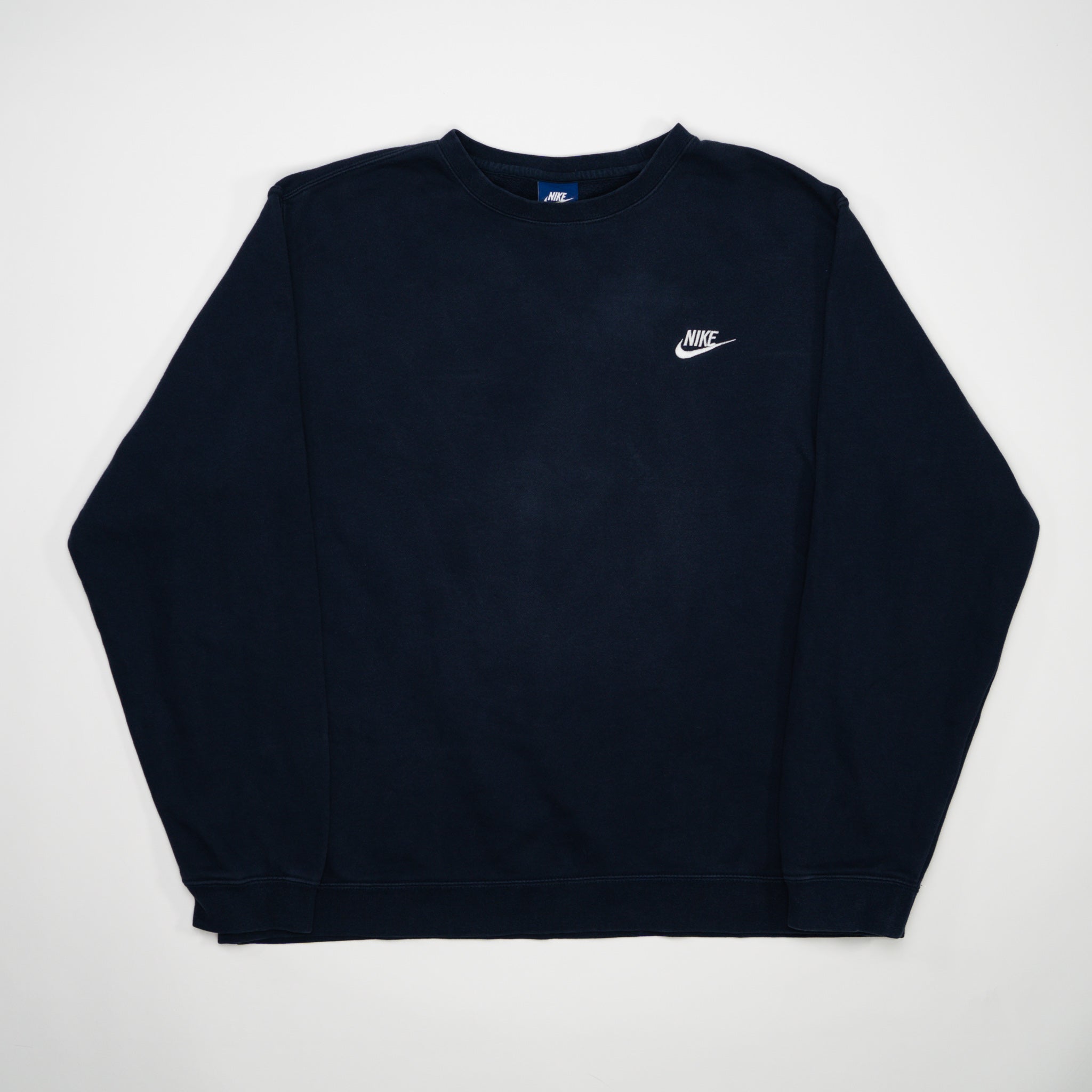 Vintage Navy Nike Essenital Crewneck 3.0 | Rebalance Vintage.