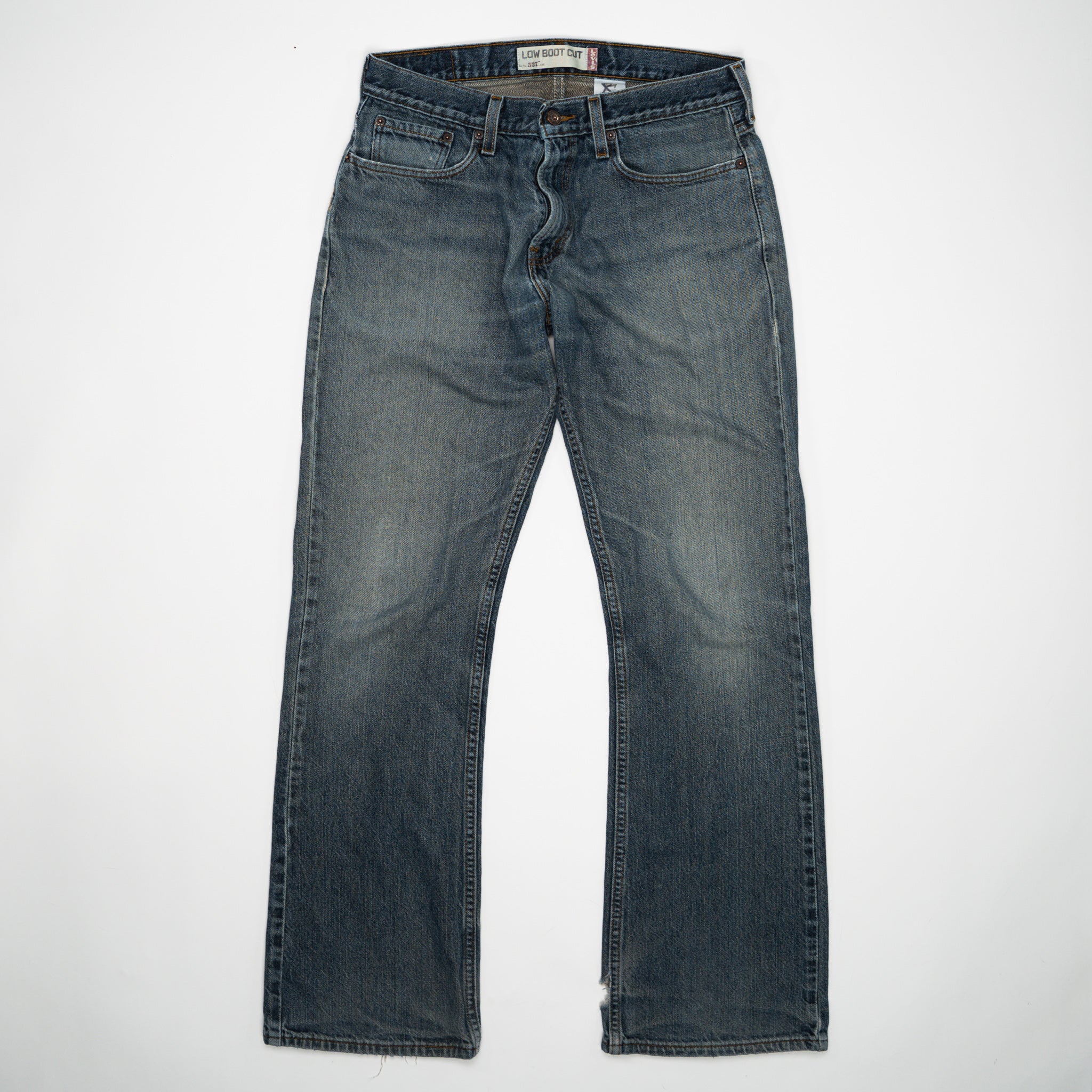 Vintage Blue Low Boot Cut Levi's (32 x 32) | Rebalance Vintage.