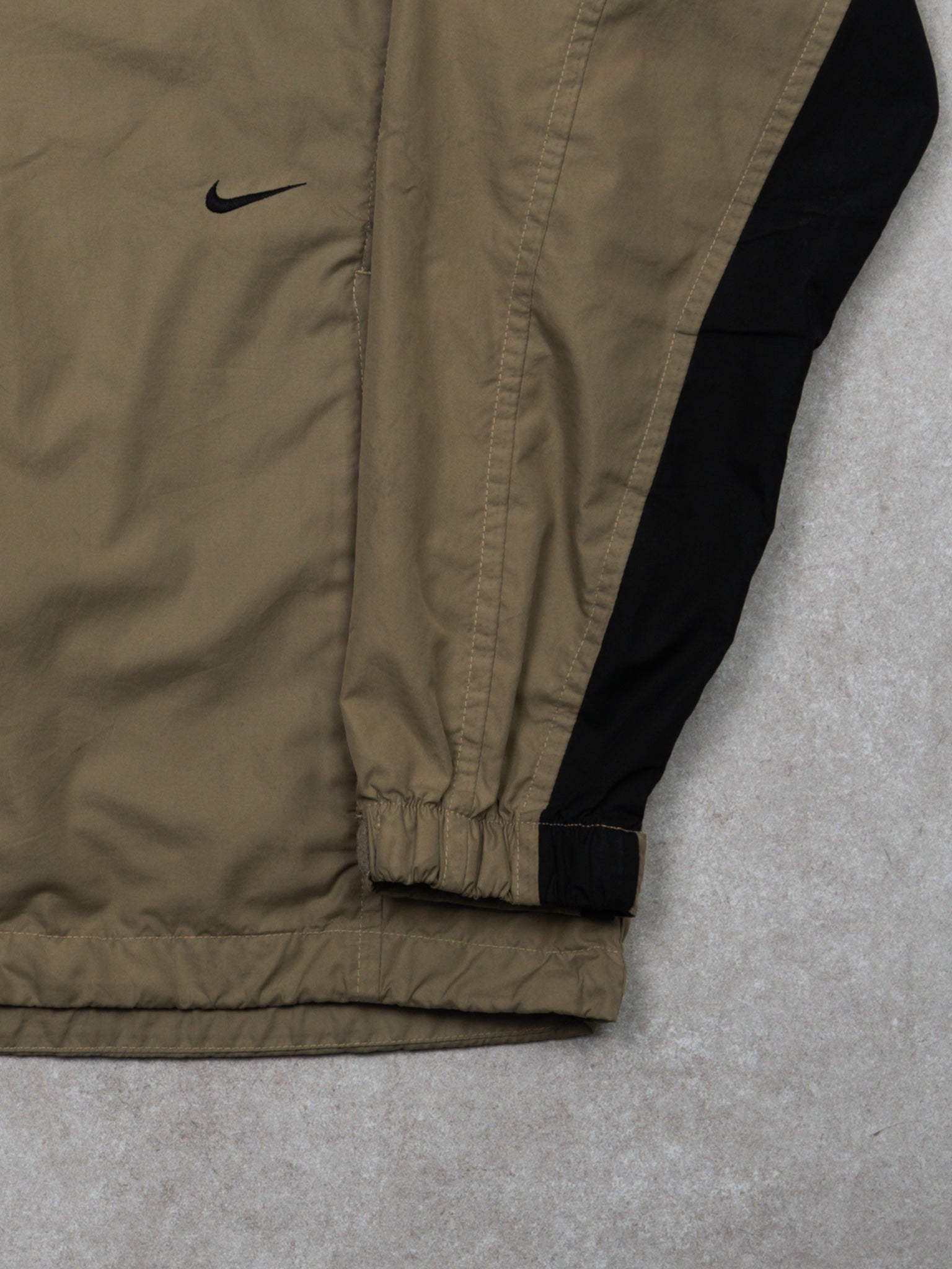 Vintage 00s Beige + Black Nike Windbreaker (L)