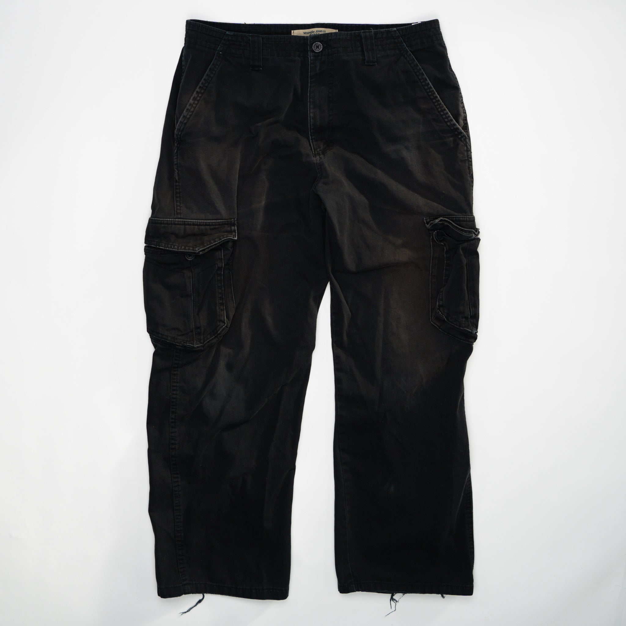 Vintage Black Wrangler Cargo Pants (34 x 30) | Rebalance Vintage.