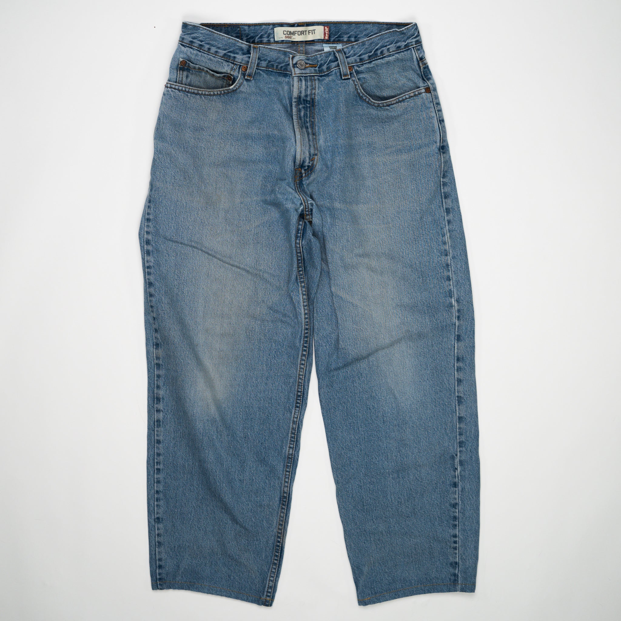 Vintage Light Blue 560 Levi Jeans (34 x 30) | Rebalance Vintage.