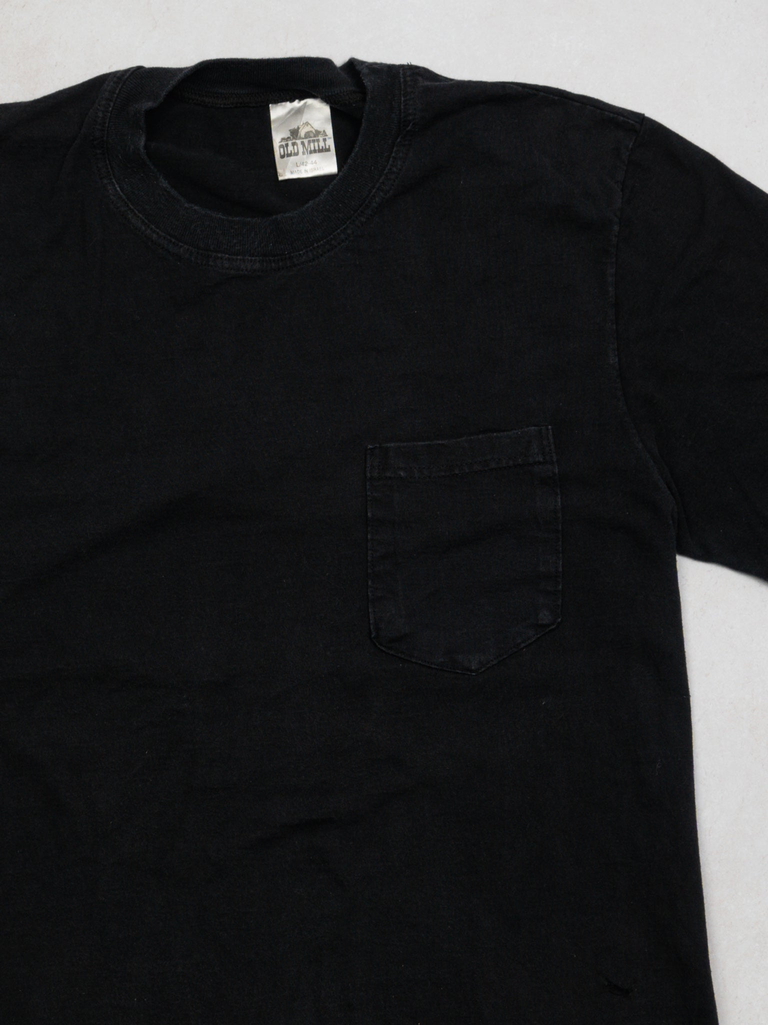 Vintage 90s Blank Black Pocket Tee (M)