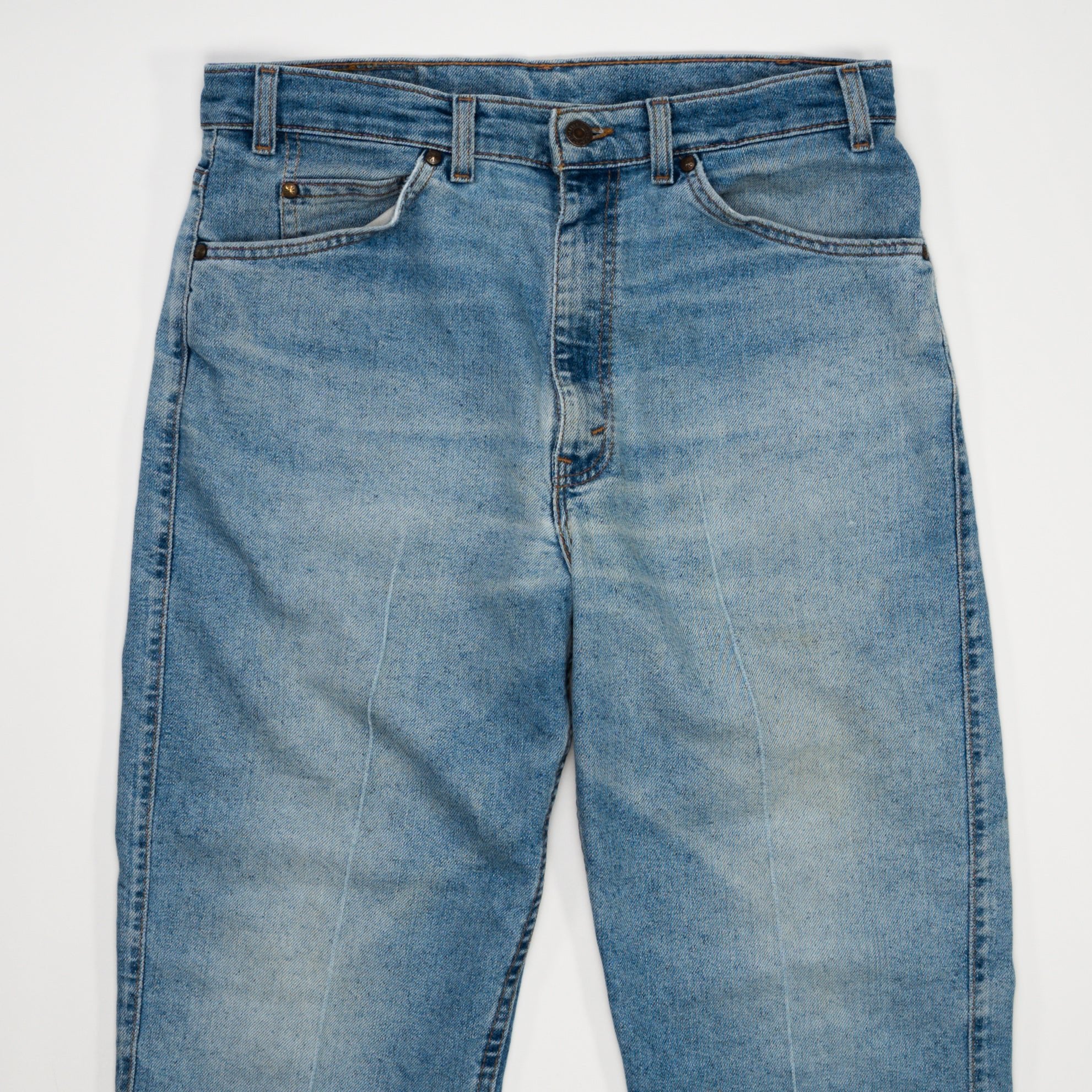 Vintage 80s Light Washed Levi Relaxed Jeans (33 x 29) | Rebalance Vintage.