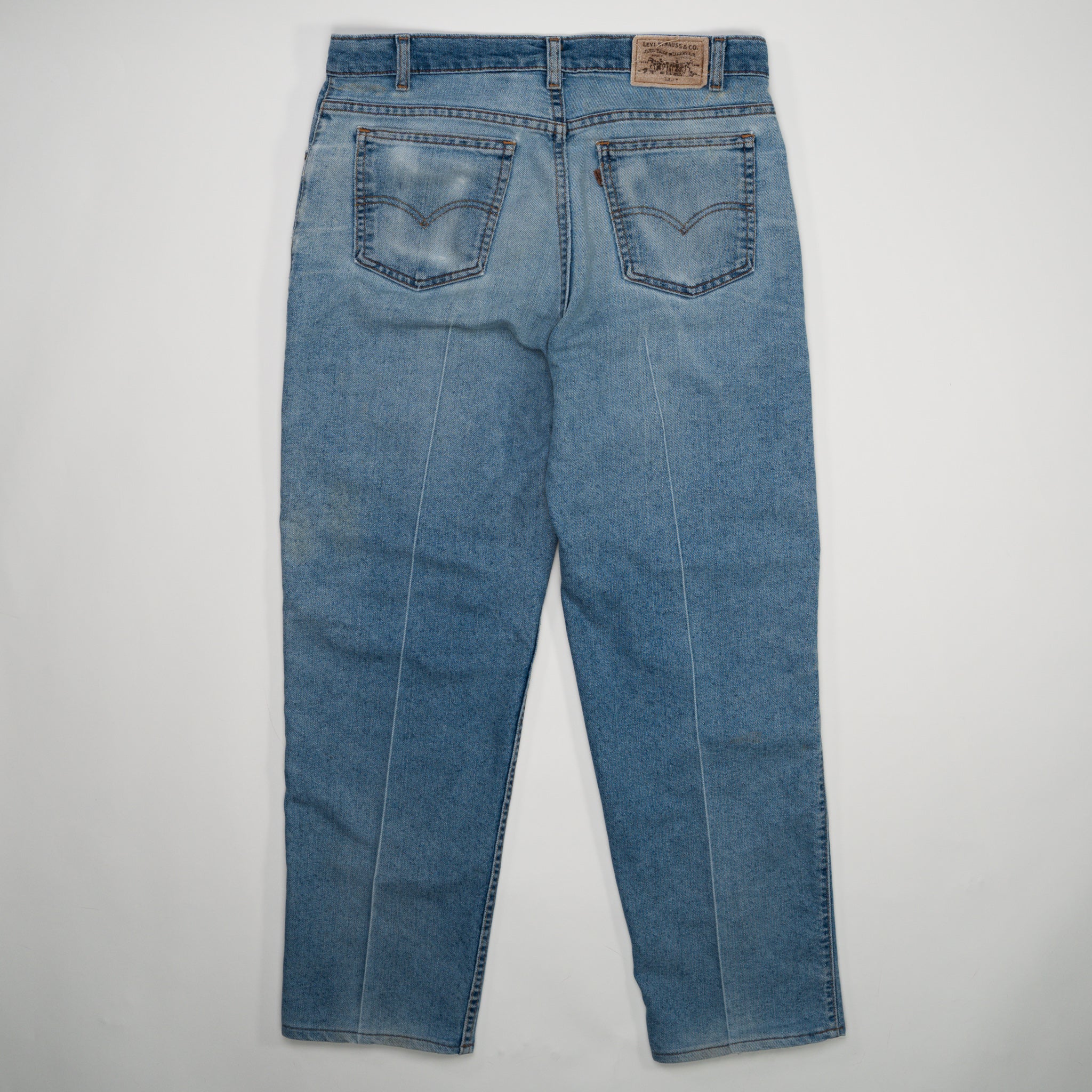 Vintage 80s Light Washed Levi Relaxed Jeans (33 x 29) | Rebalance Vintage.
