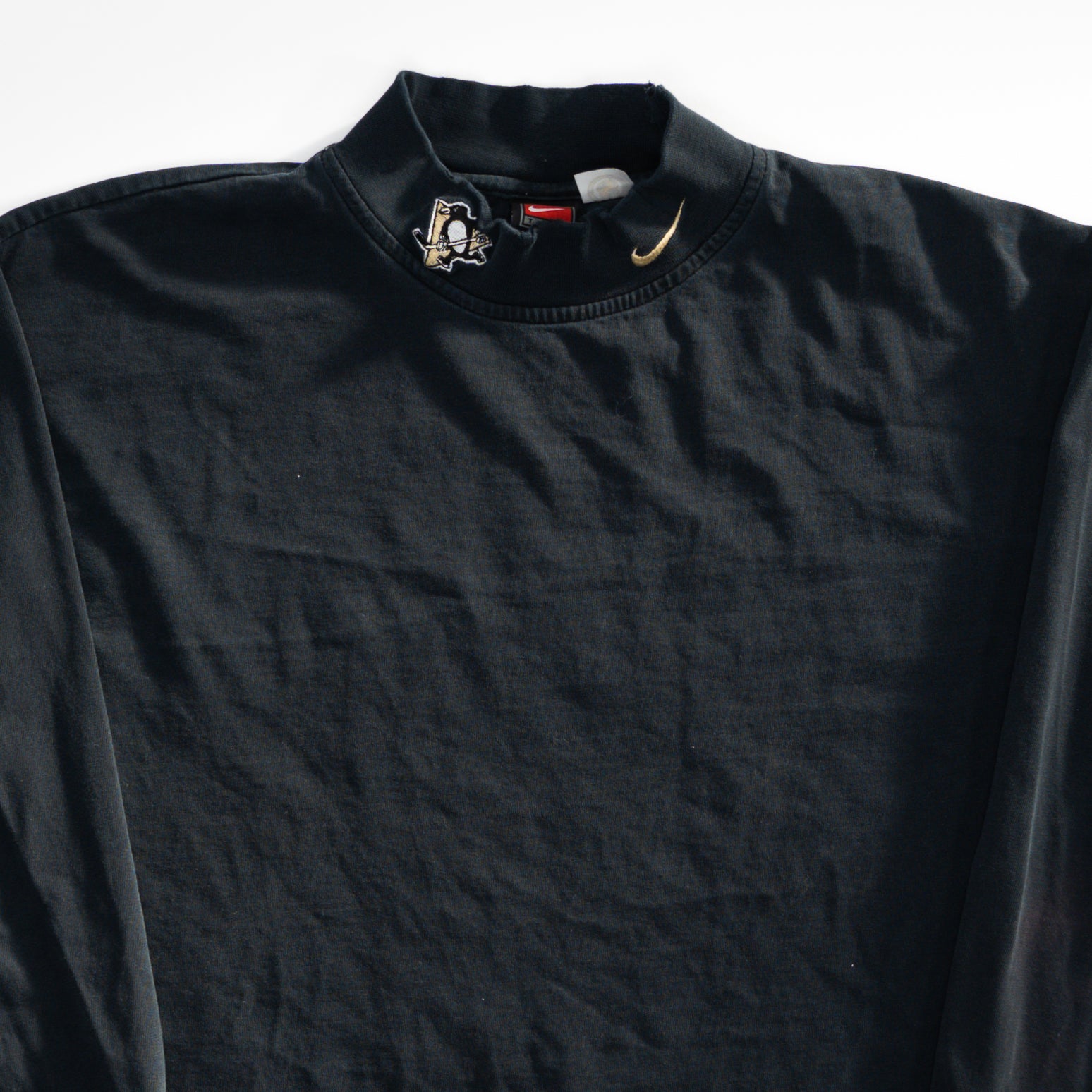 Vintage Nike x Pittsburgh Penguins Mock Neck (M) | Rebalance Vintage.