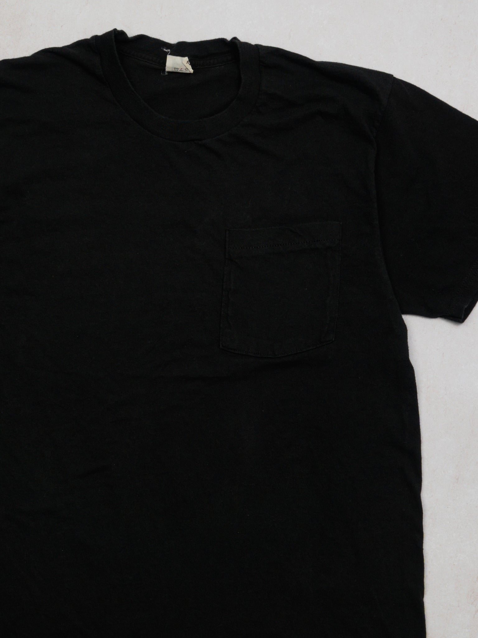 Vintage 90s Blank Black Fruit of the Loom Tee (M)
