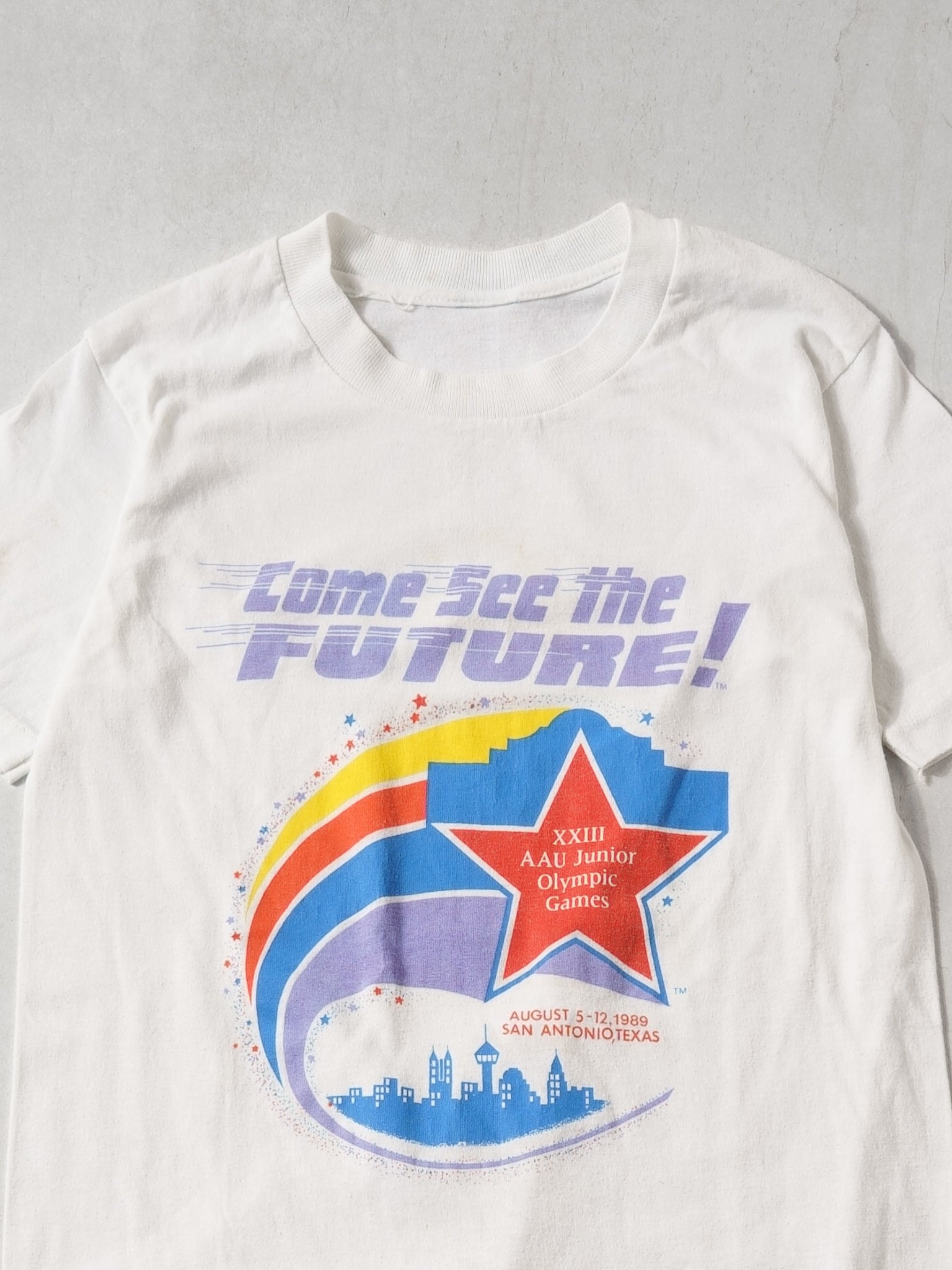 Vintage 98' White "Come See The Future" Singled Stitched Graphic Tee (XS)