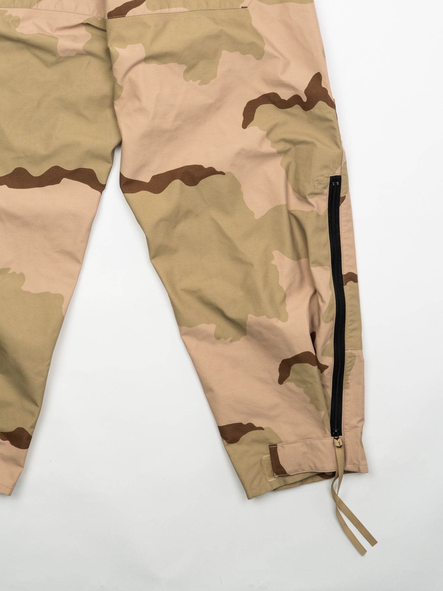 Vintage Brown + Green Camouflage Parachute Army Pants (34-38 x 30)