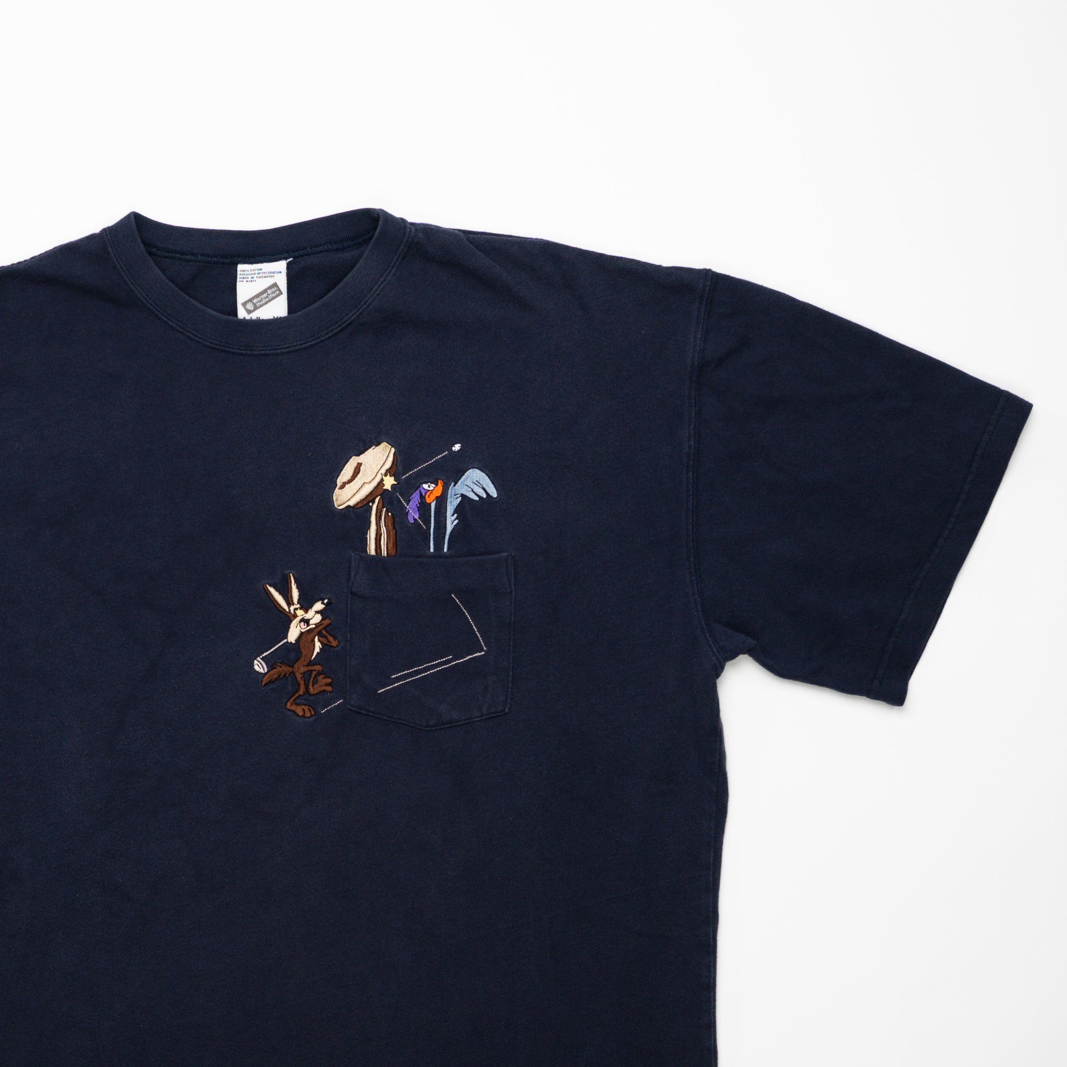 Vintage '98 Wilee Coyote and Road Runner Looney Tunes Tee (L) | Rebalance Vintage.