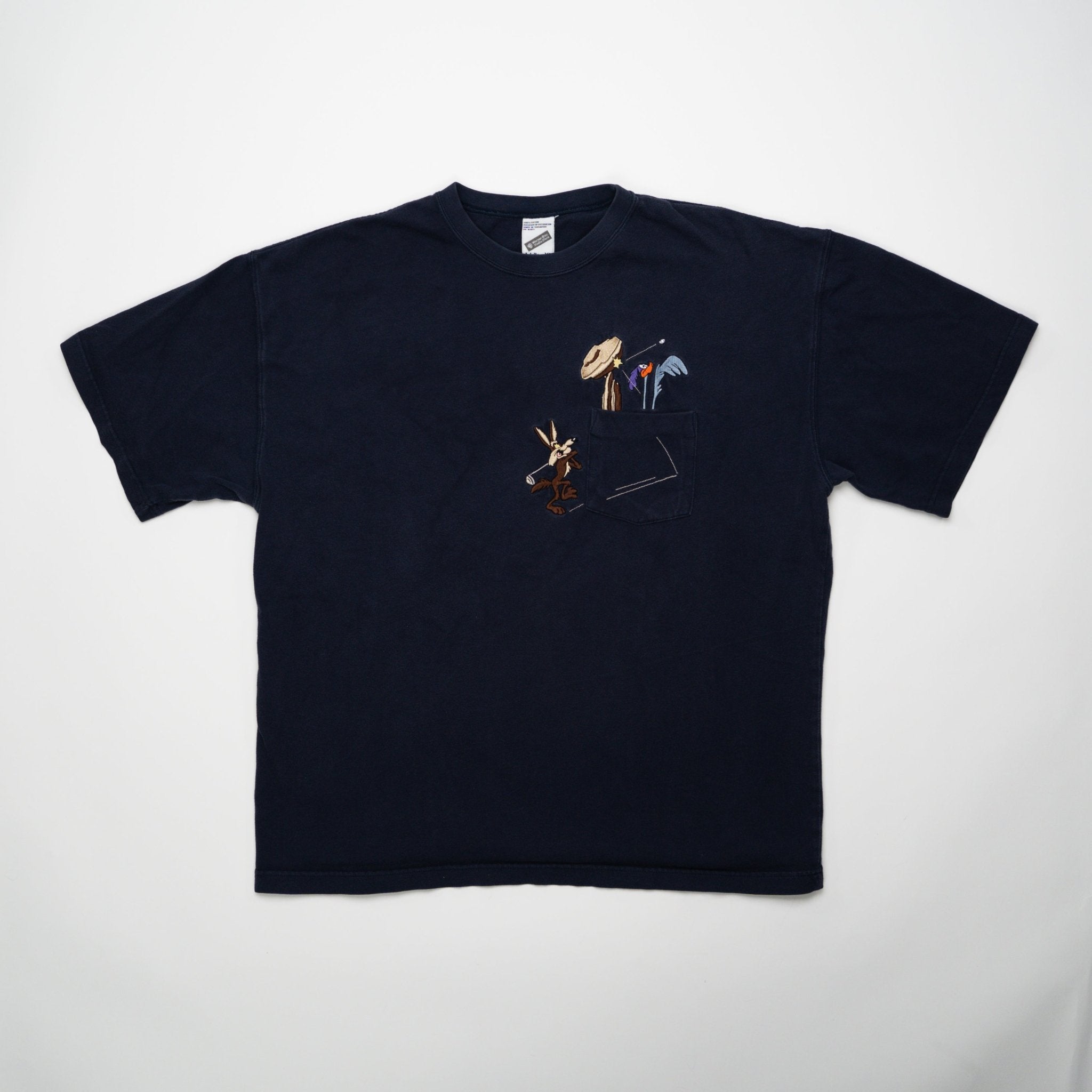 Vintage '98 Wilee Coyote and Road Runner Looney Tunes Tee (L) | Rebalance Vintage.