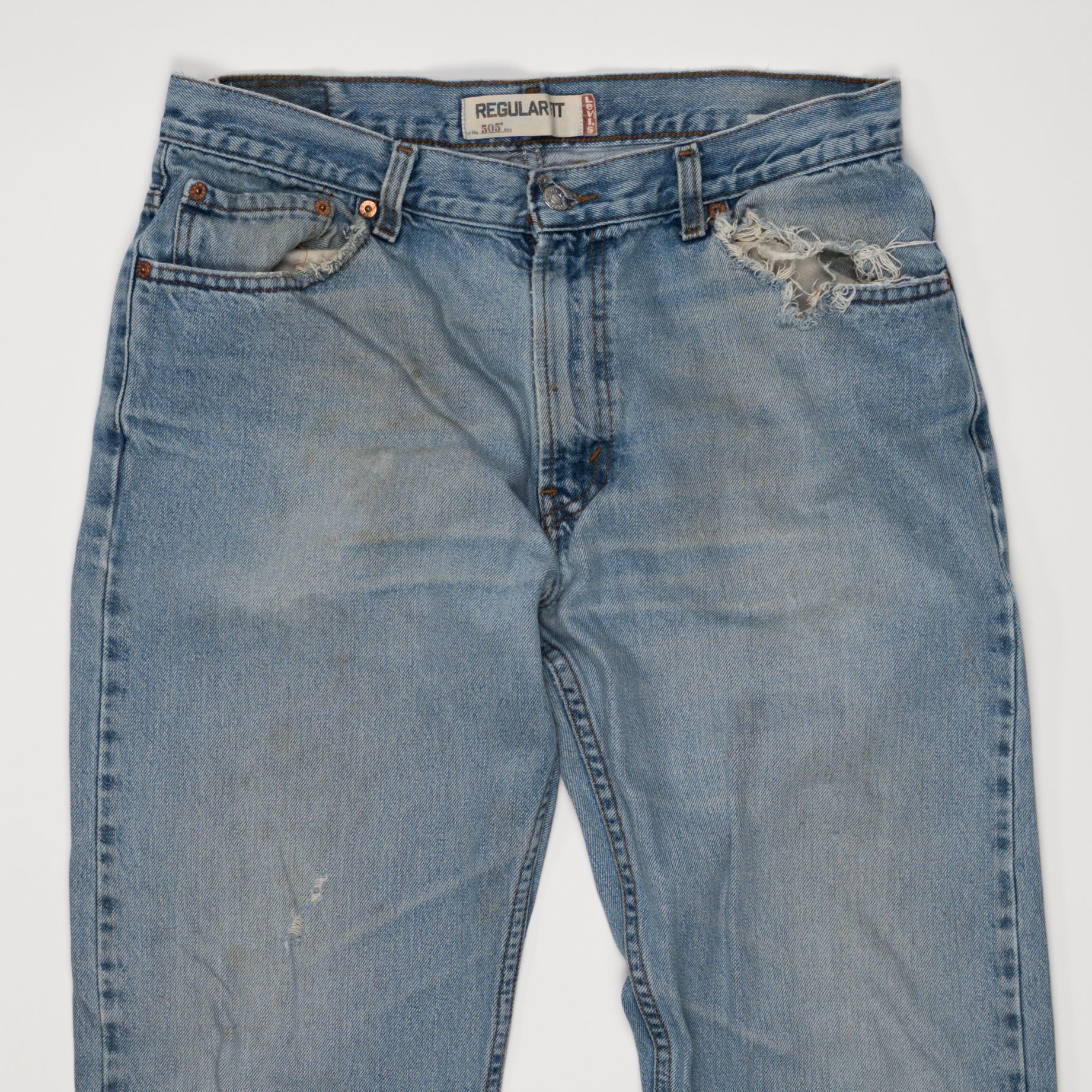 Vintage Light Blue 505 Levi Jeans  (35 x 32) | Rebalance Vintage.