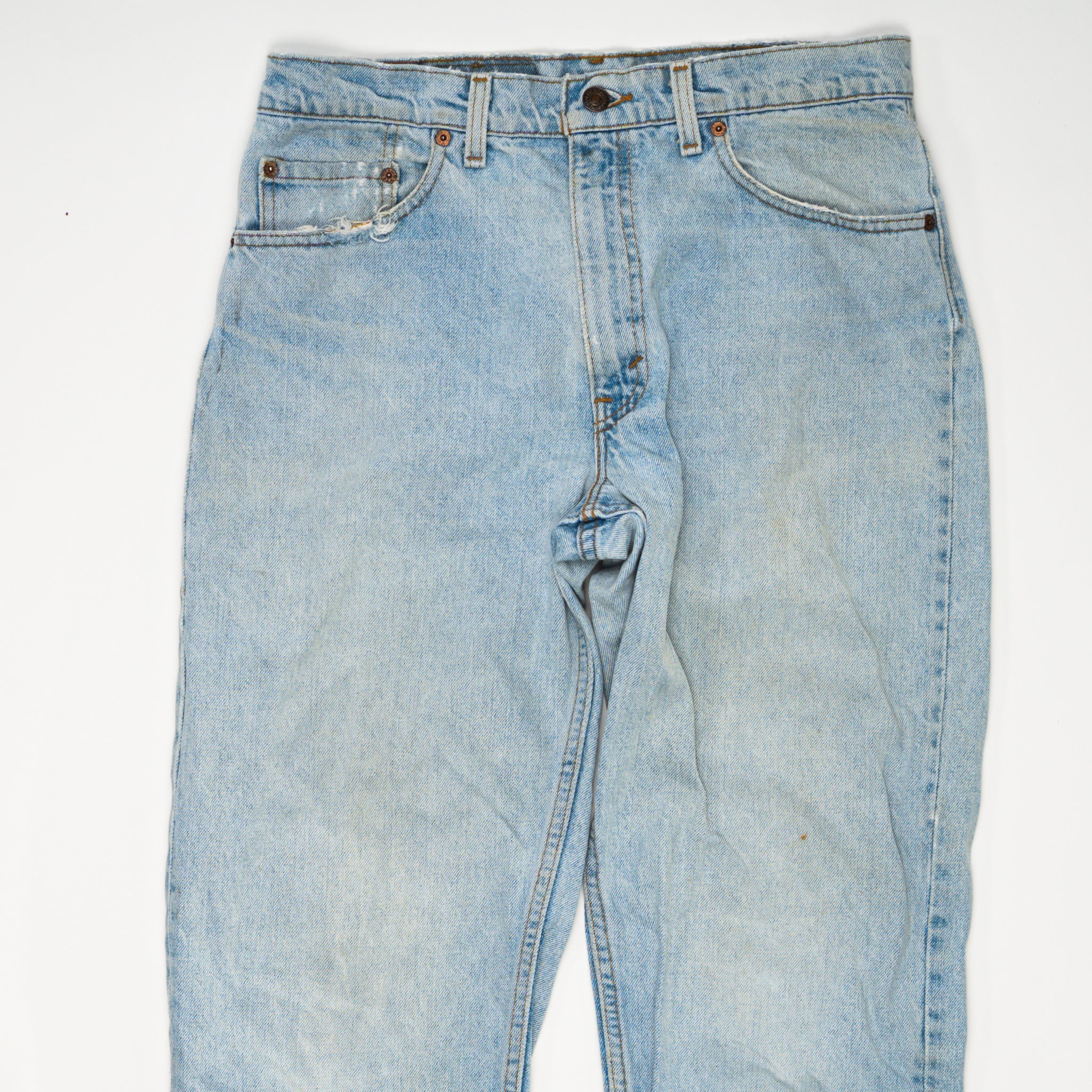 Vintage Washed Light Blue 550 Levi Jeans (34 x 32) | Rebalance Vintage.