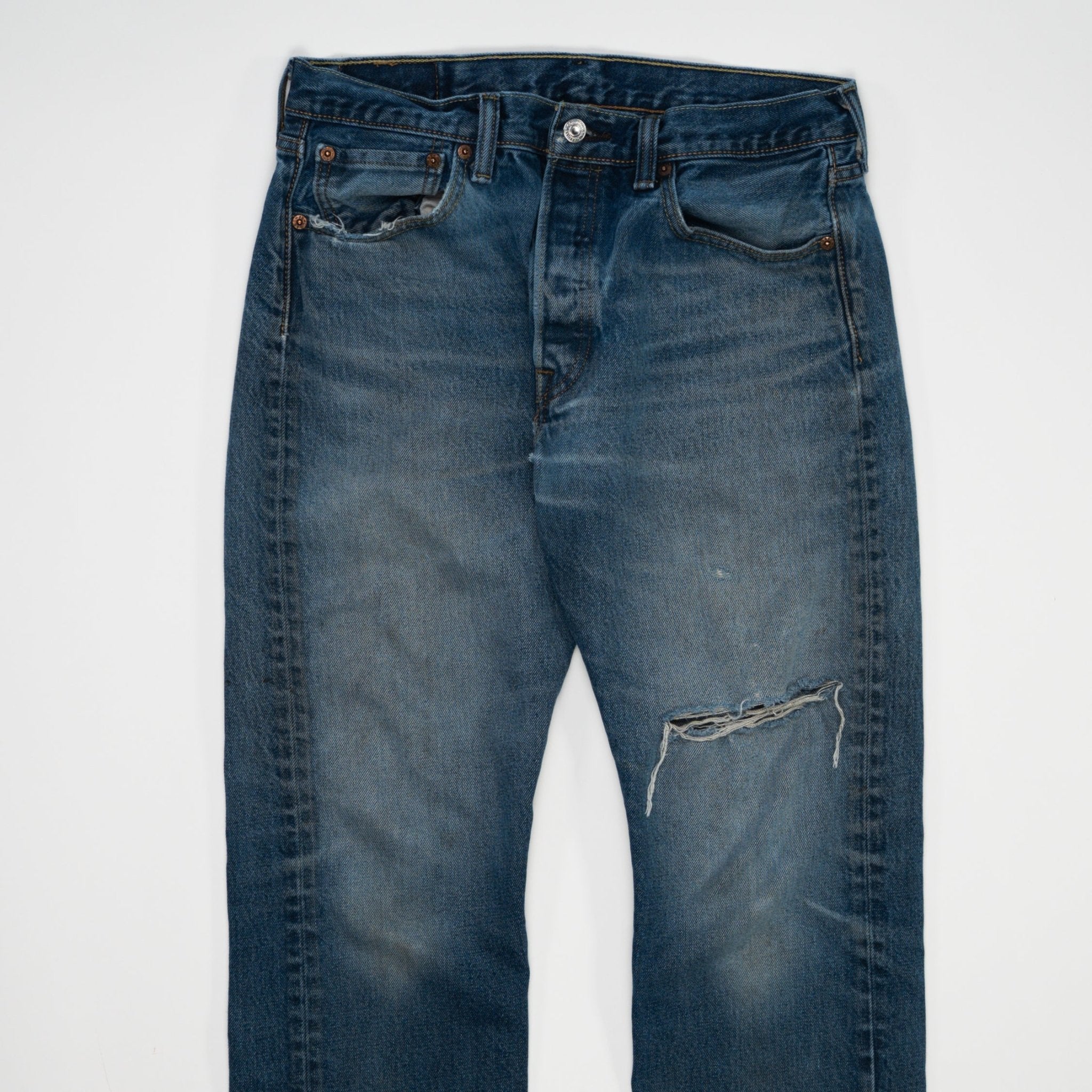 Vintage Dark Blue Ripped Levi Jeans (30 x 28) | Rebalance Vintage.