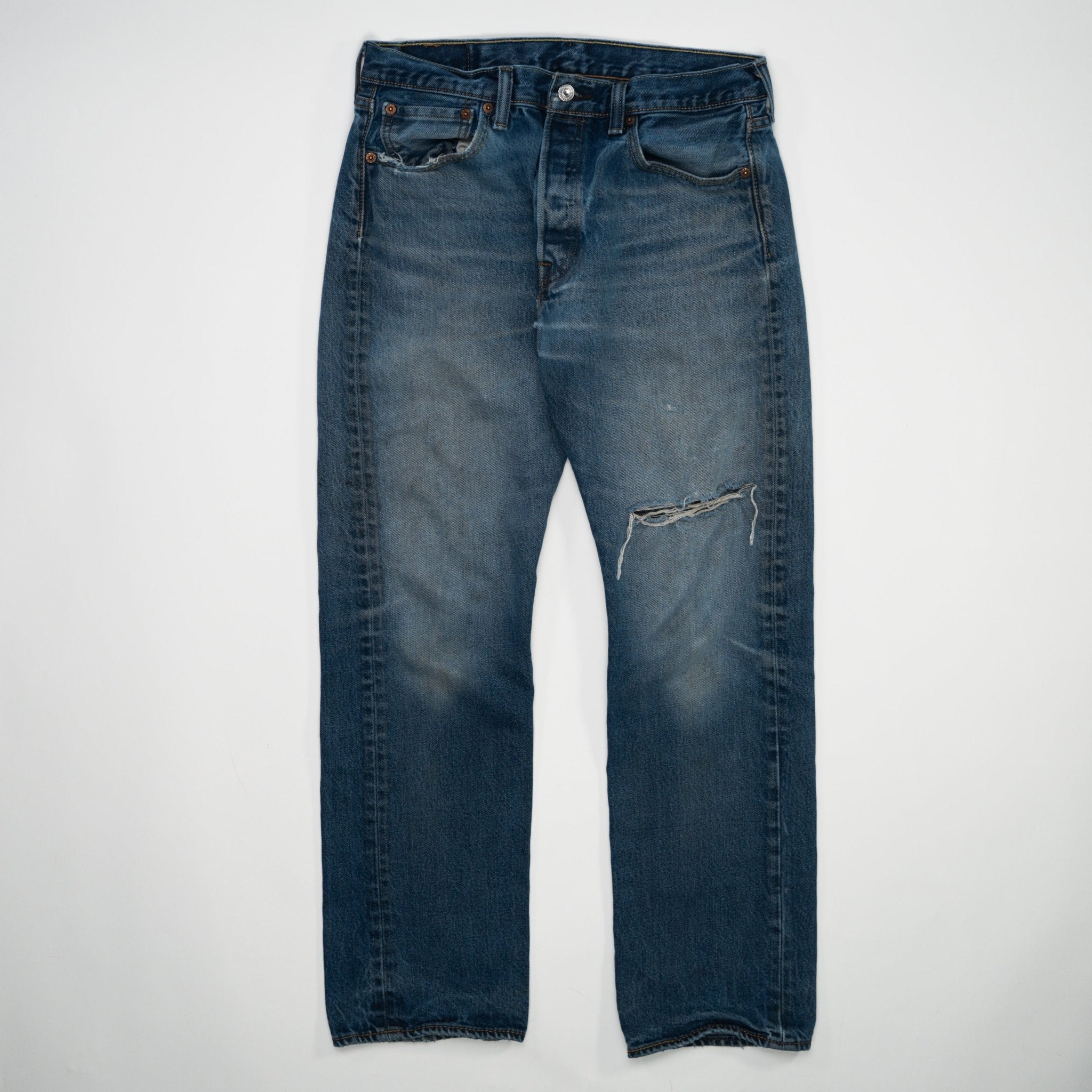 Vintage Dark Blue Ripped Levi Jeans (30 x 28) | Rebalance Vintage.