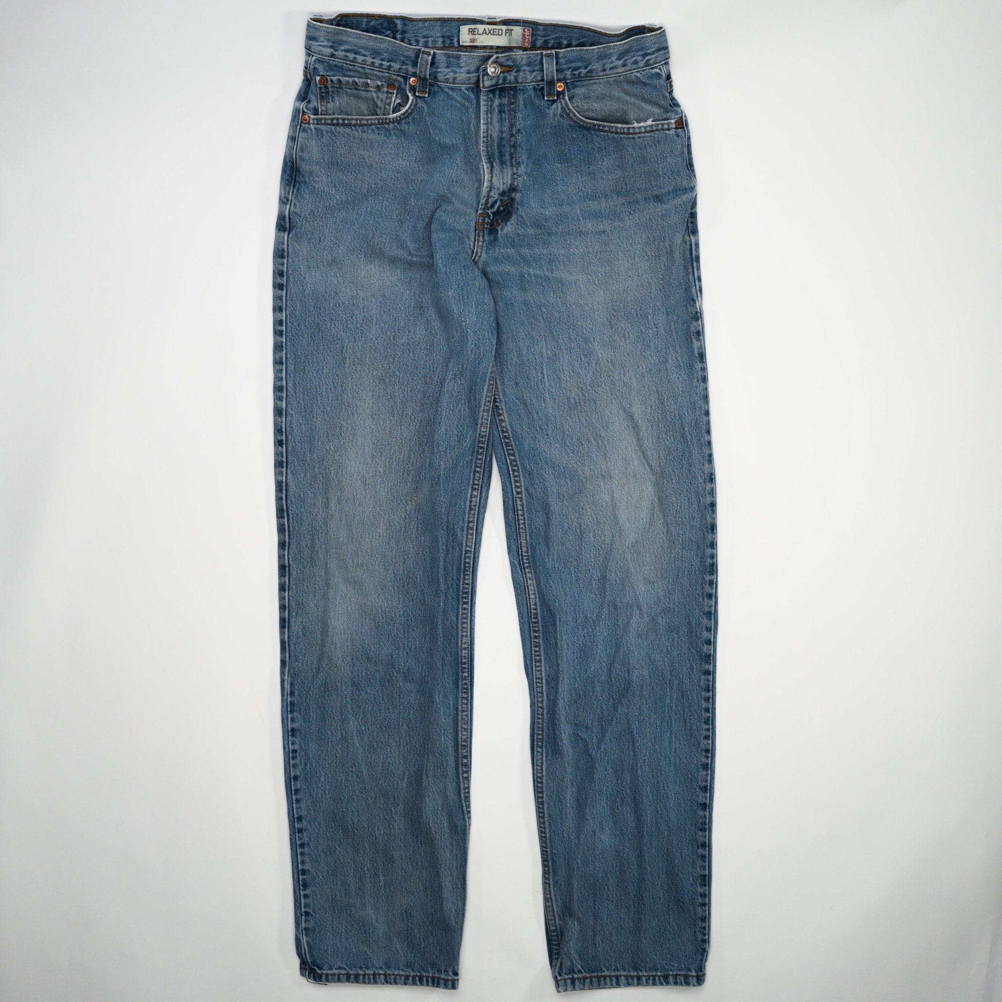 Vintage Blue Levi Relax Fit 550 Jean (34 x 36) | Rebalance Vintage.