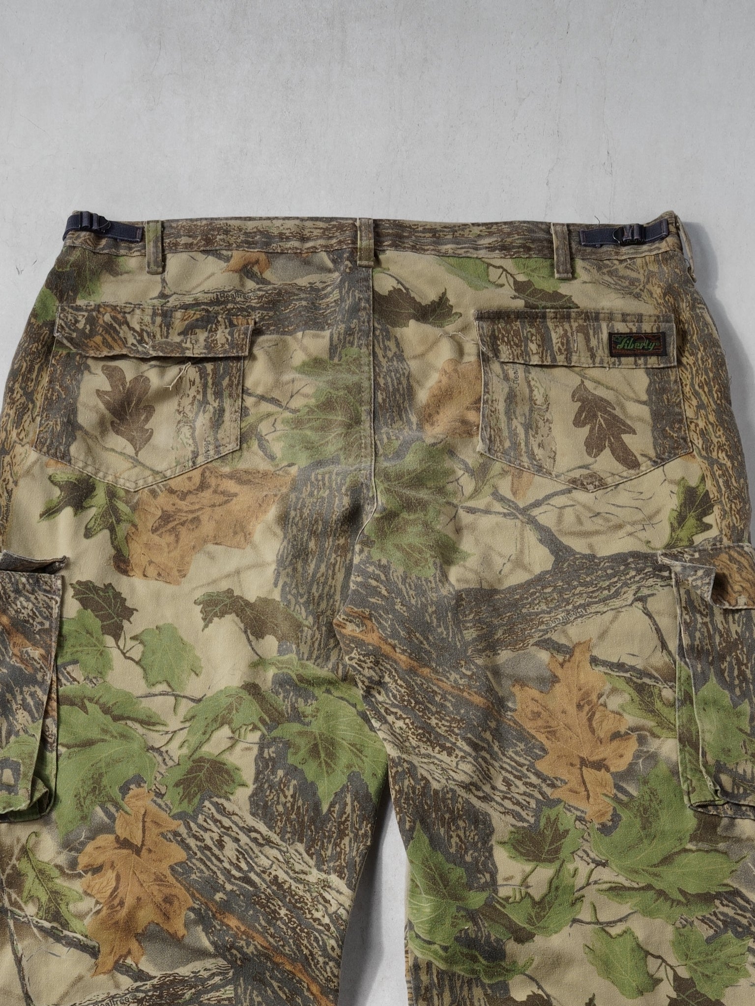 Vintage 90s Realtree Camo Cargo Pants (36-40x31)