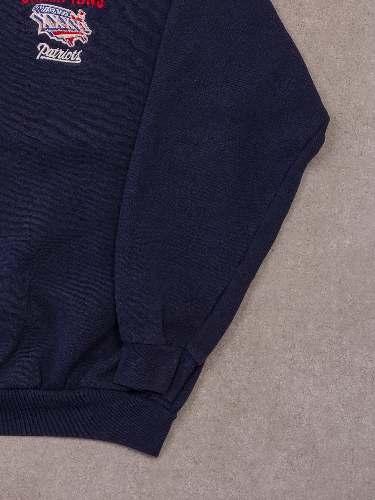 Vintage ‘06 Navy Blue Patriots Super Bowl XXXVI Crewneck (M/L)