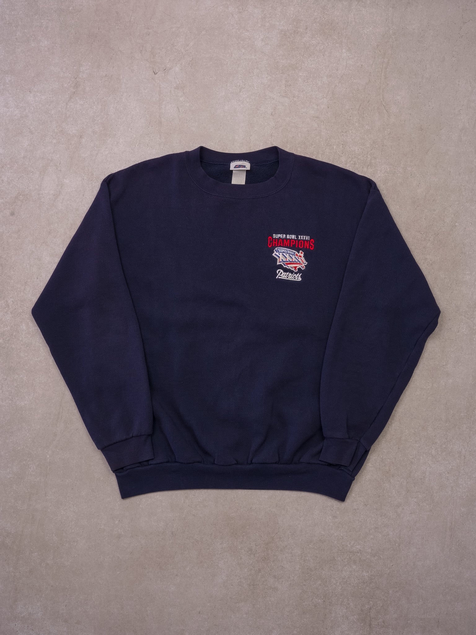Vintage ‘06 Navy Blue Patriots Super Bowl XXXVI Crewneck (M/L)