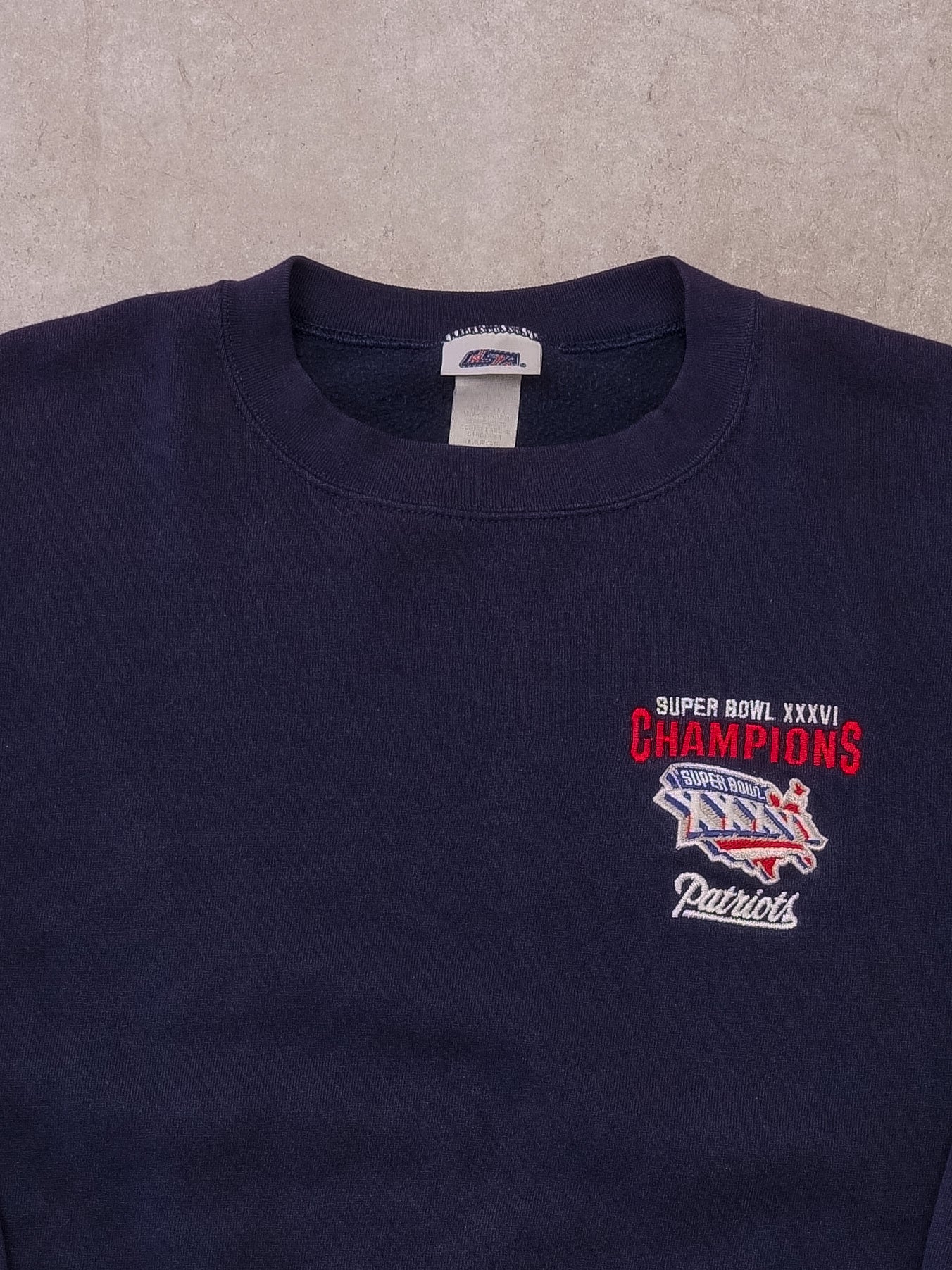 Vintage ‘06 Navy Blue Patriots Super Bowl XXXVI Crewneck (M/L)