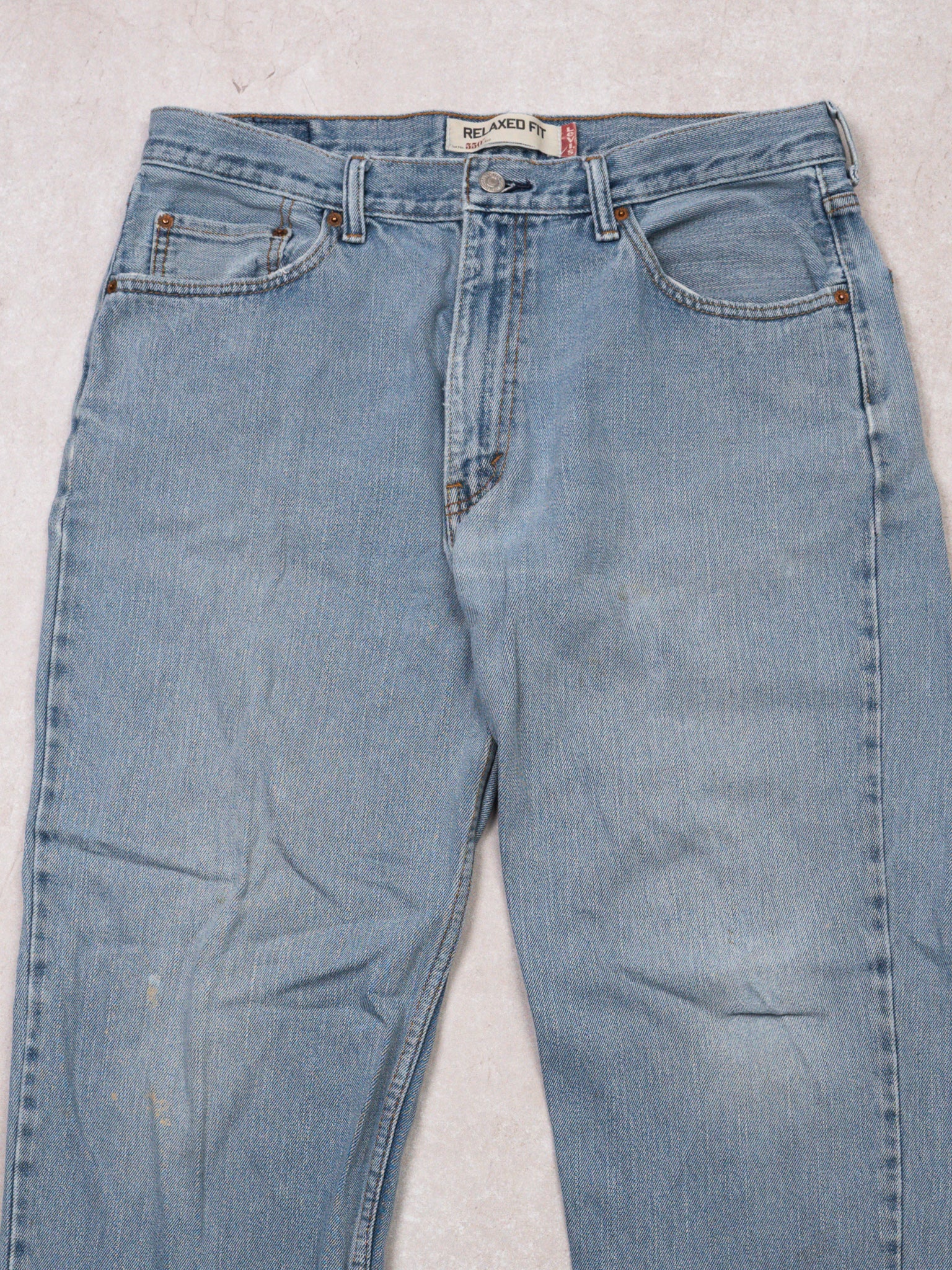 Vintage Light Blue 550 Relax Fit Levi Jeans (34 x 30)