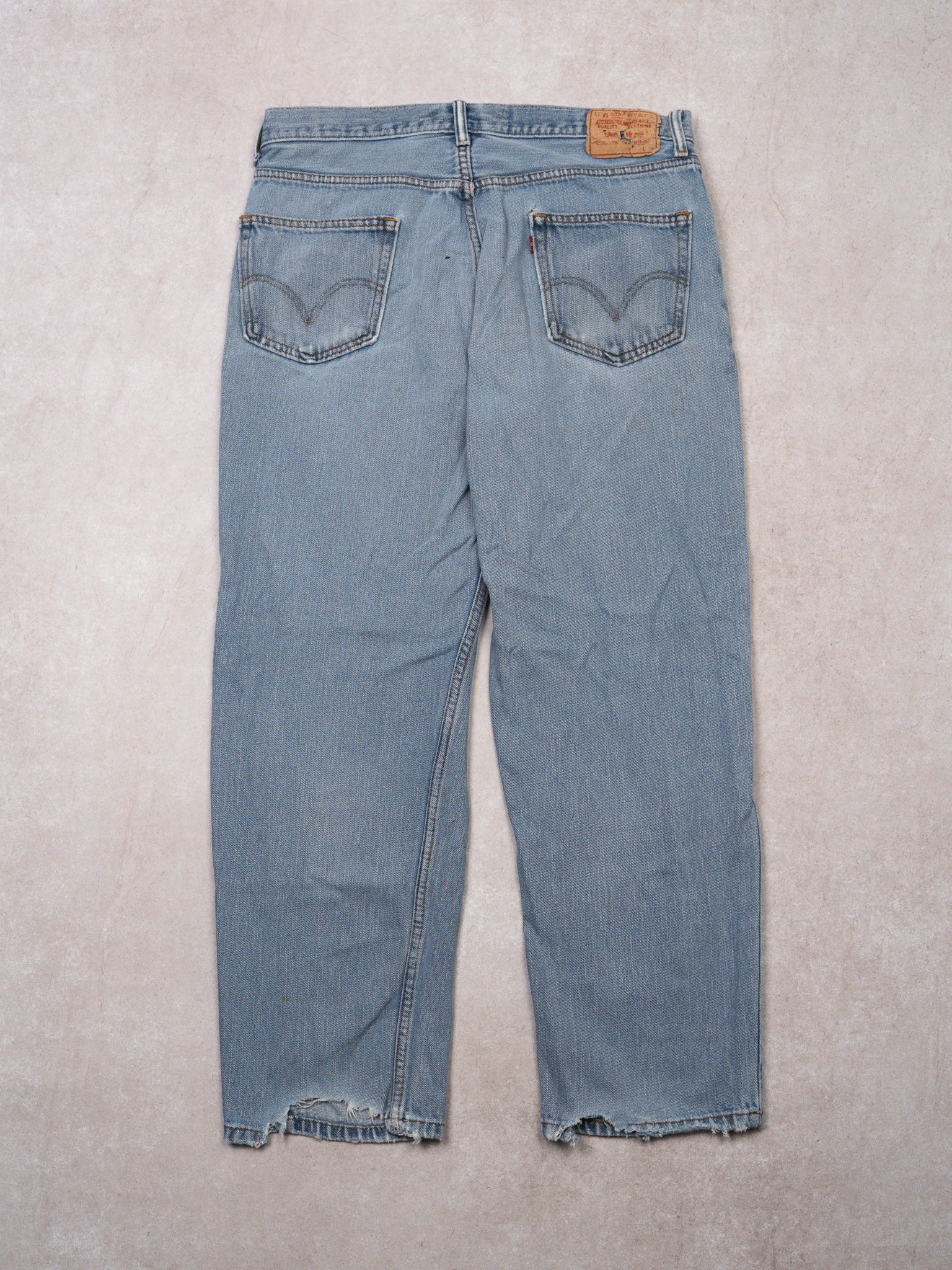 Vintage Light Blue 550 Relax Fit Levi Jeans (34 x 30)