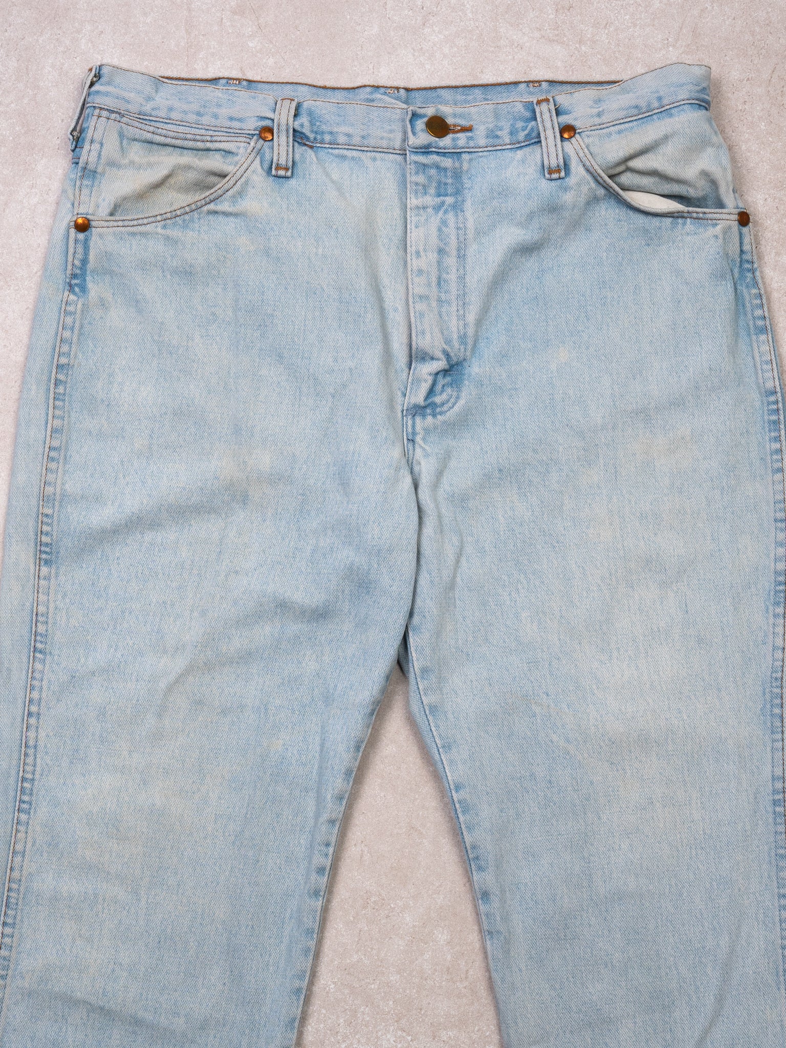 Vintage 80s Light Blue Wrangler Jeans (35 x 28)