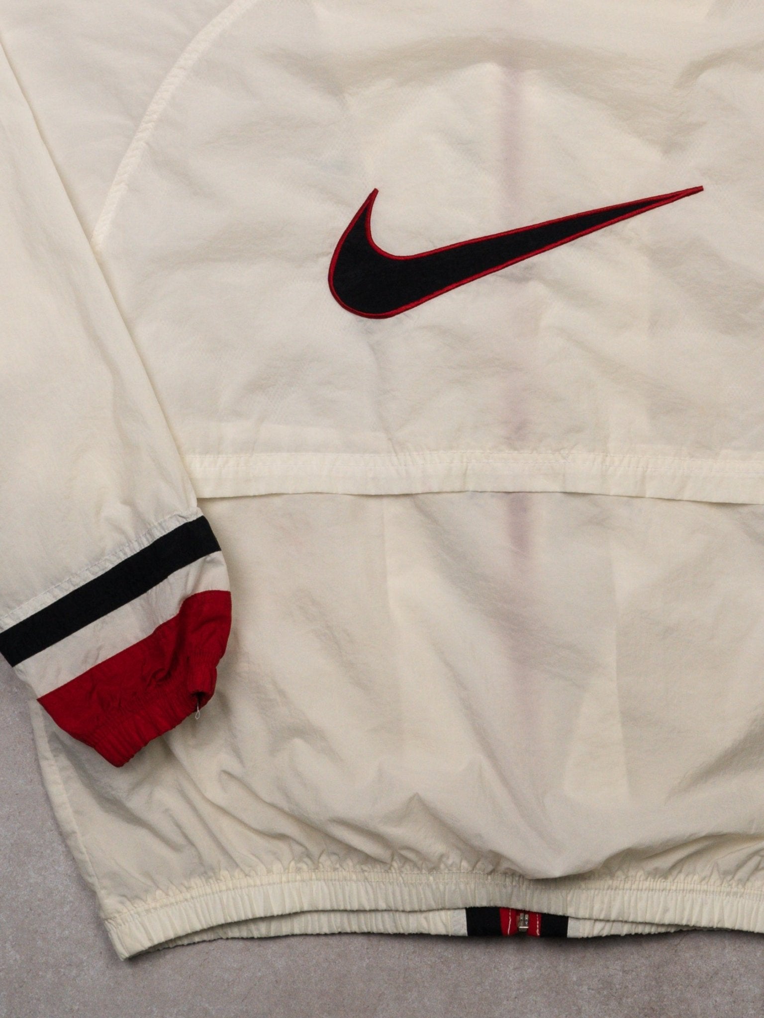 Vintage 90s White + Red + Black Nike Windbreaker (L)