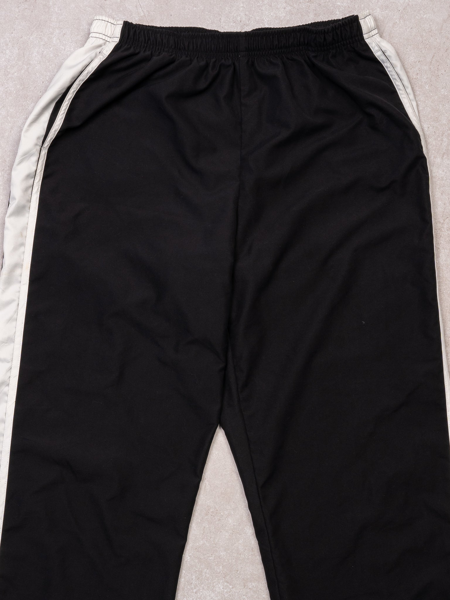 Vintage Y2K Black + White Nike Straight Leg Windbreaker Pants (M)