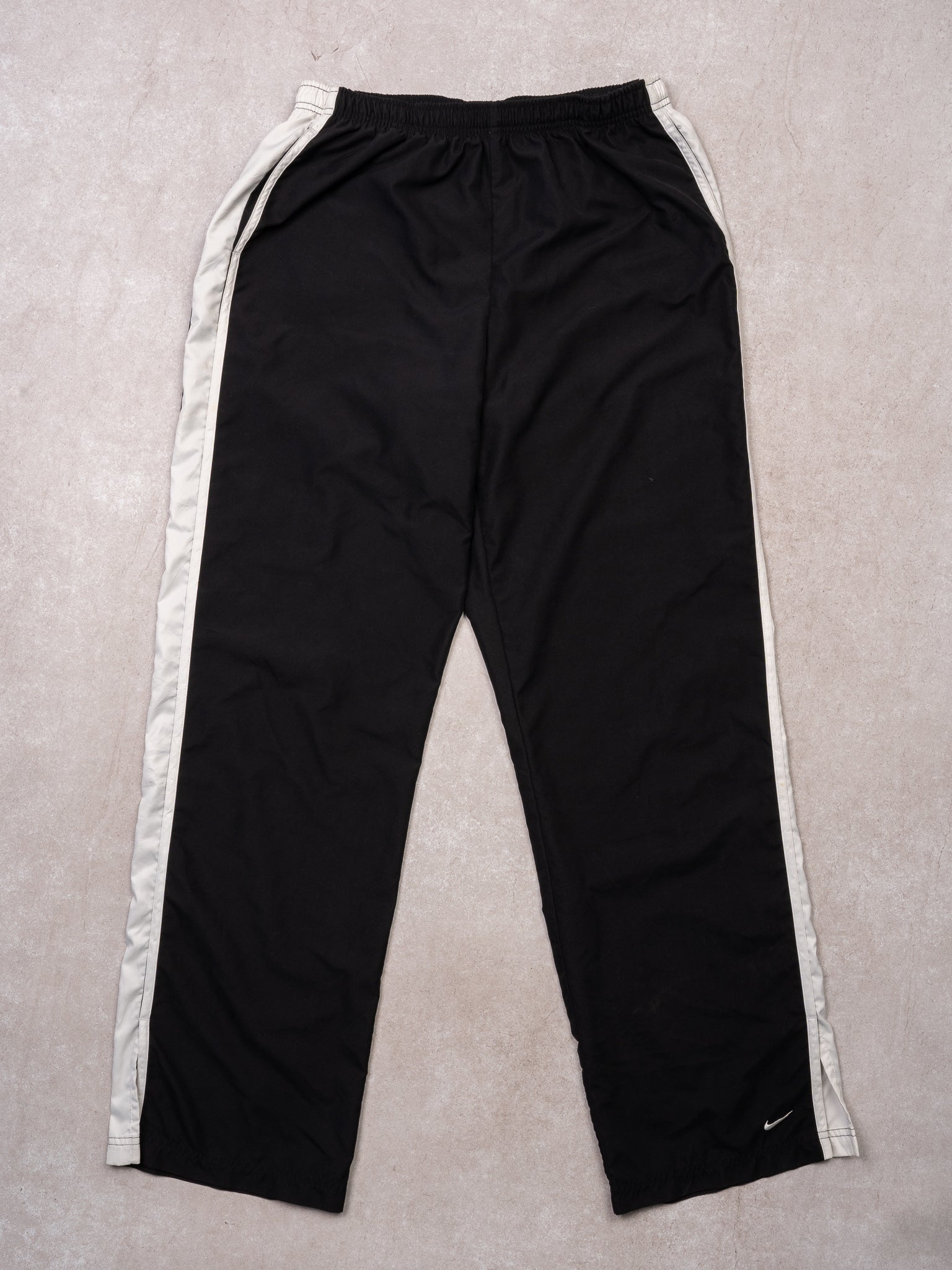 Vintage Y2K Black + White Nike Straight Leg Windbreaker Pants (M)