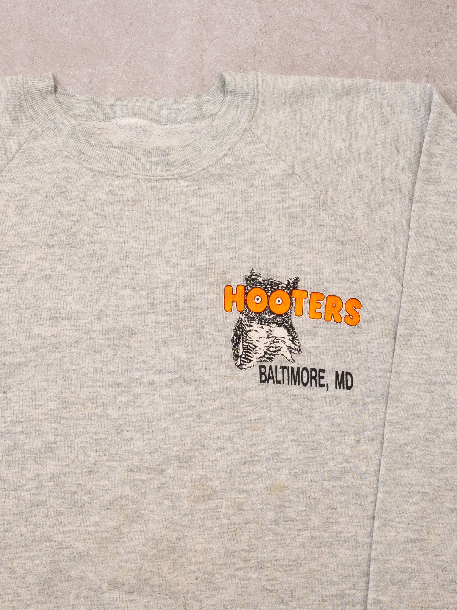 Vintage '90 Hooters Balitmore MD ' A little lost'  Crewneck (L)