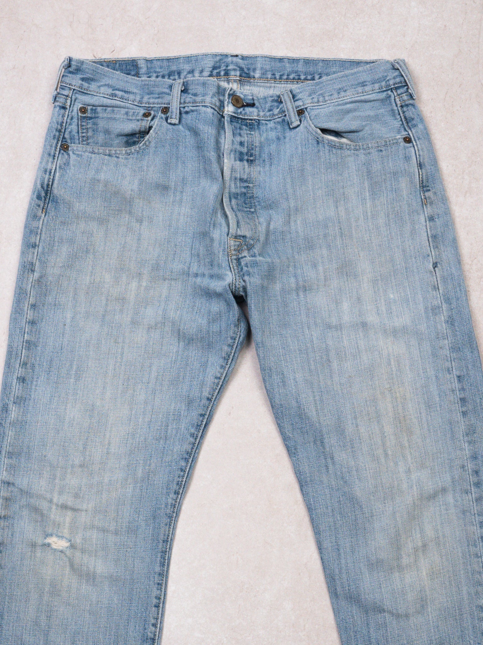 Vintage Light Blue 501 Levi Jeans w/ rip (34 x 32)