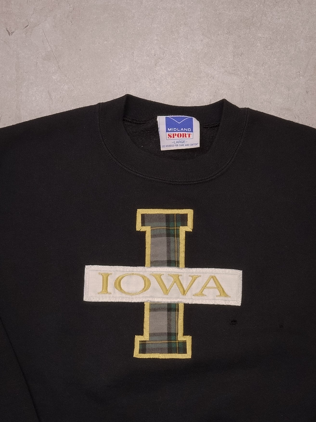Vintage 90s Black Iowa Emblem Crewneck (M)