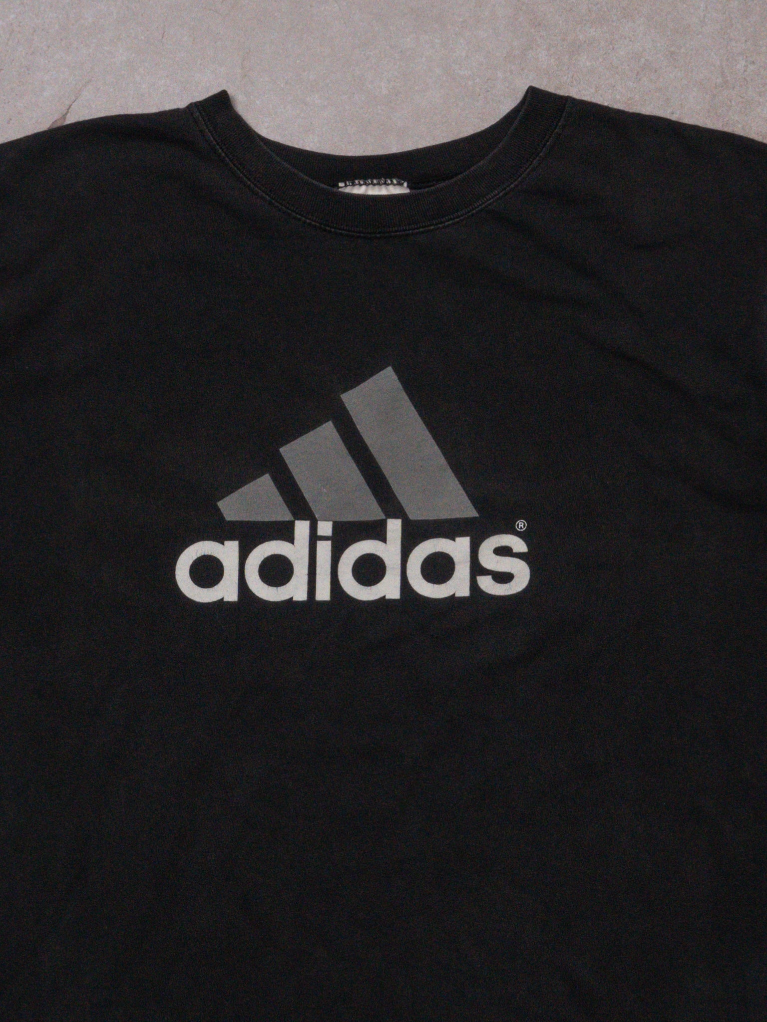 Vintage 90s Adiddas Black Spellout Tee (M)