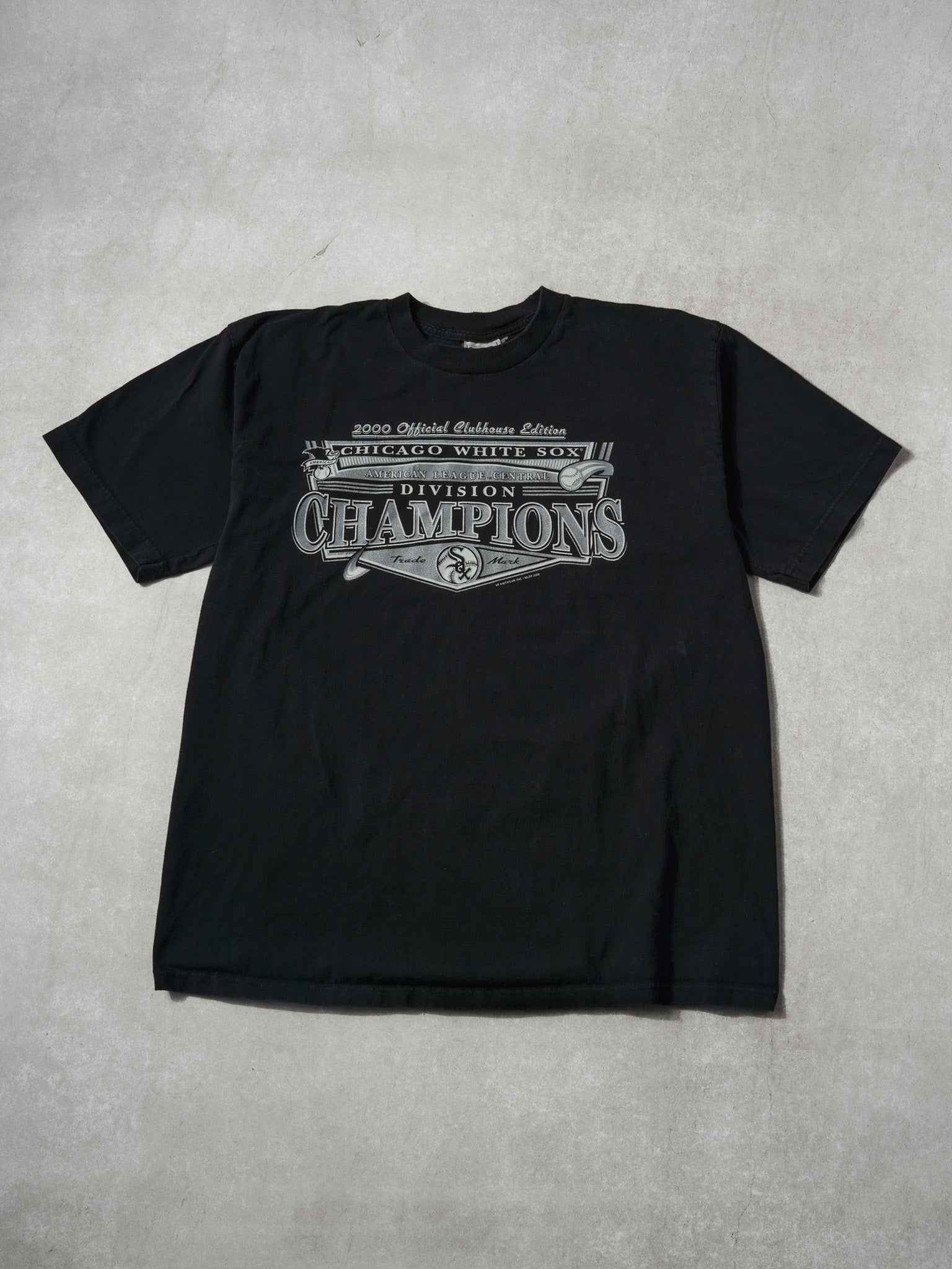 Vintage 01' Black Chicago White Sox Division Champions Graphic Tee (L)