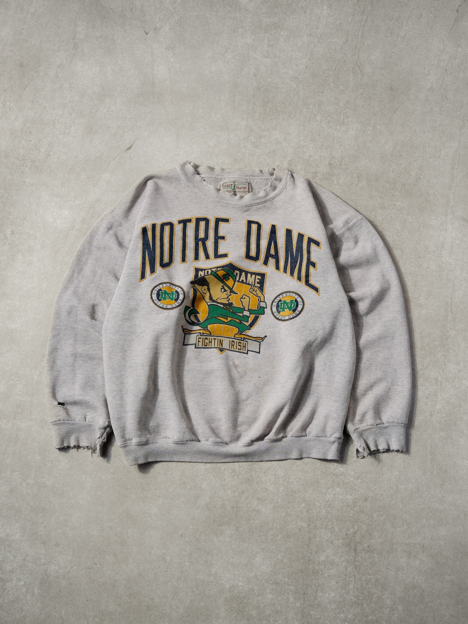 VIntage 90s Notre Dame Fighting Irish Graphic Crewneck (M/L)