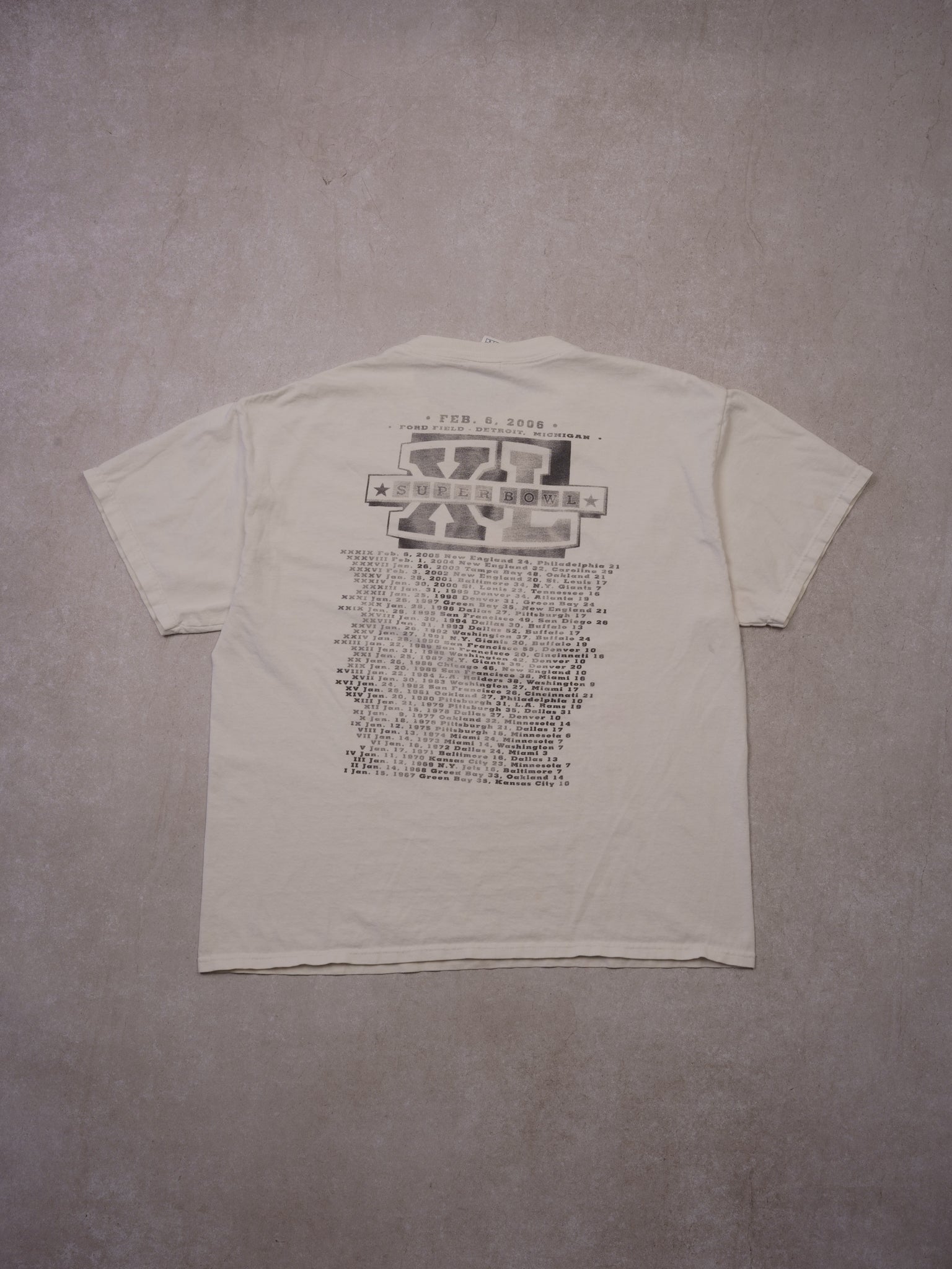 Vintage 06' White Steelers VS Seahawks Superbowl XL NFL Graphics Tee (L)