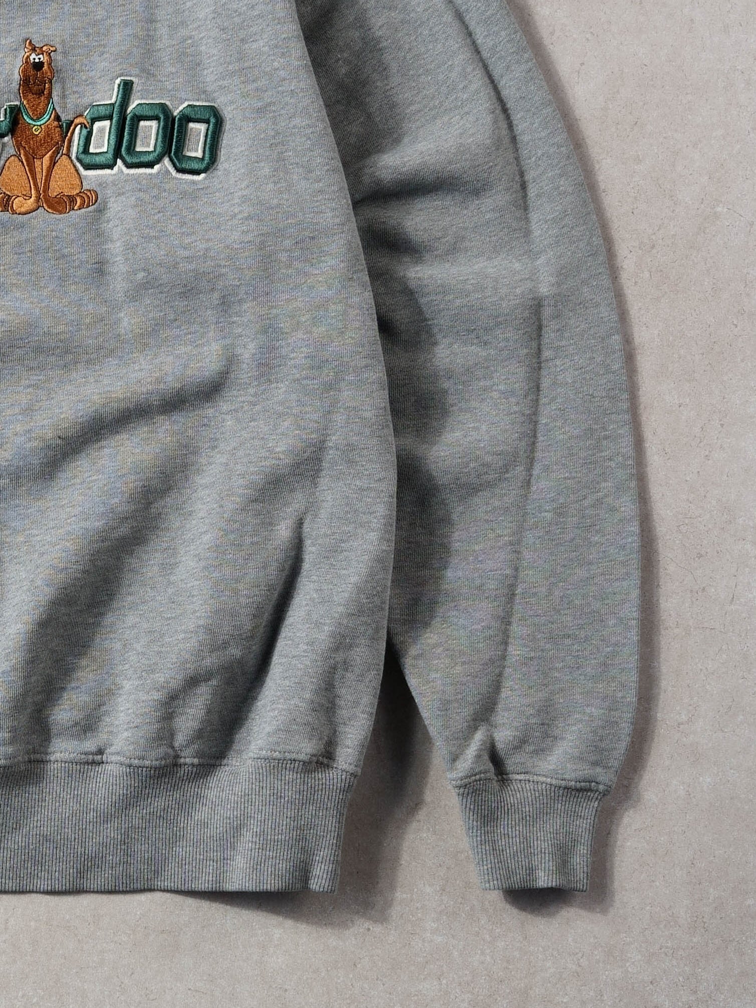 Vintage 99' Grey Scooby Do Warner Bros Studio Embroidered Crewneck (L)
