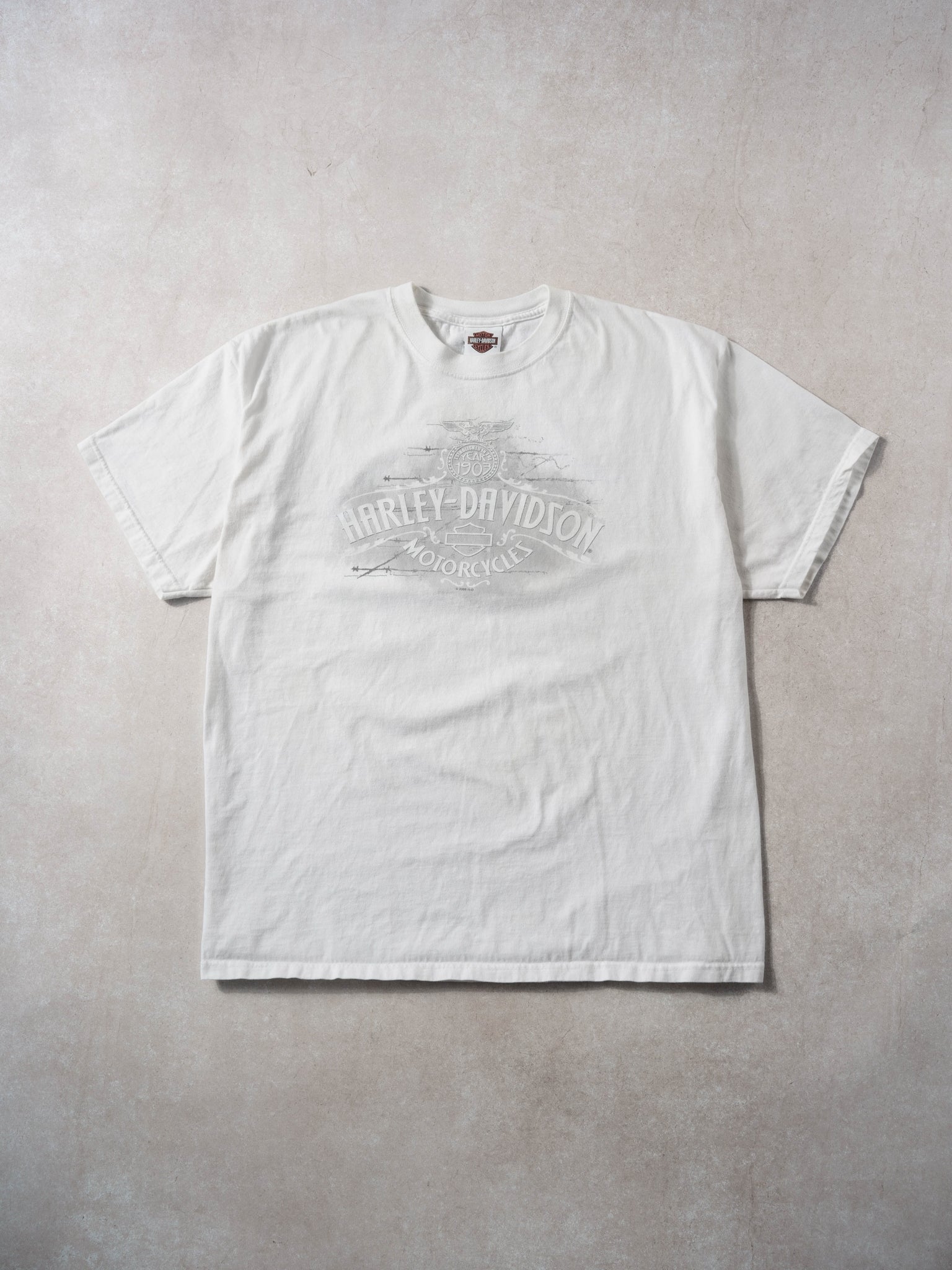Vintage 08' White Harley Davdison Waukon Lowa Graphic Tee (L)