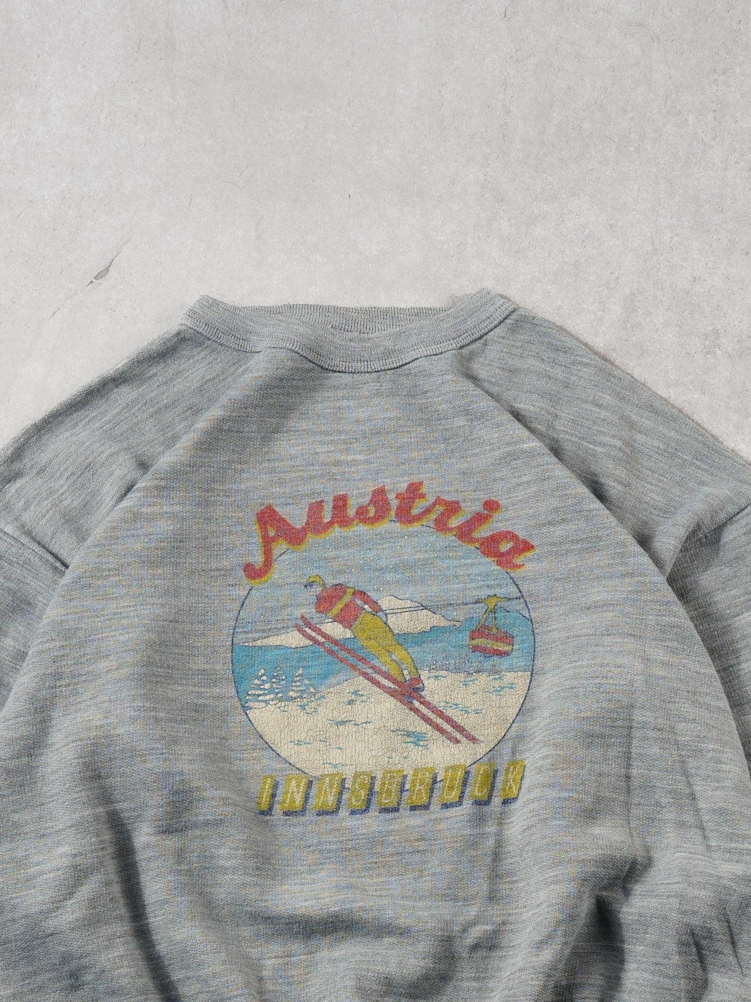 Vintage 80s Grey Austria Innsebuck Ski Graphic Crewneck (M)
