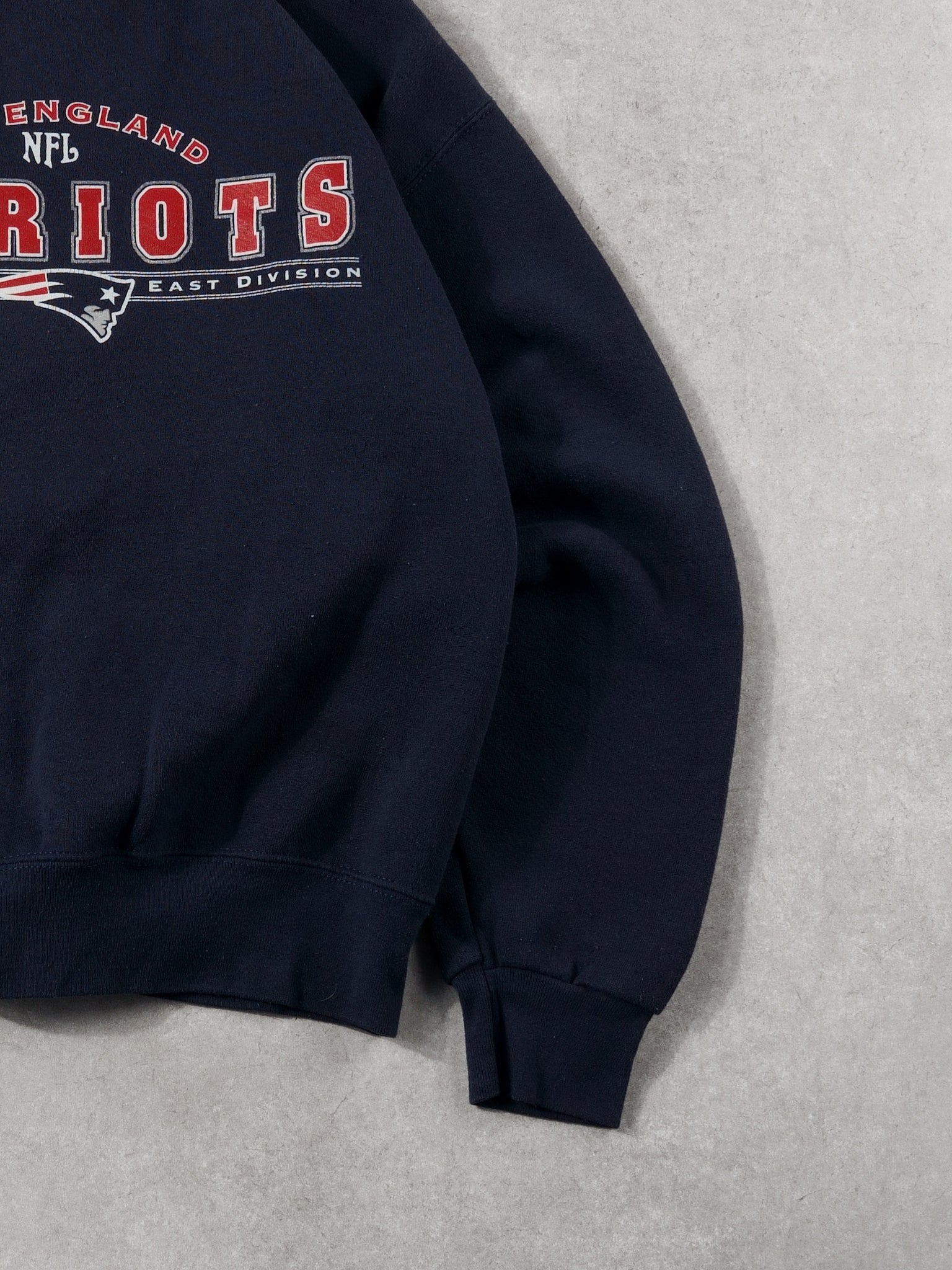 Vintage 90s Navy Blue New England Patriots NFL Crewneck (M)