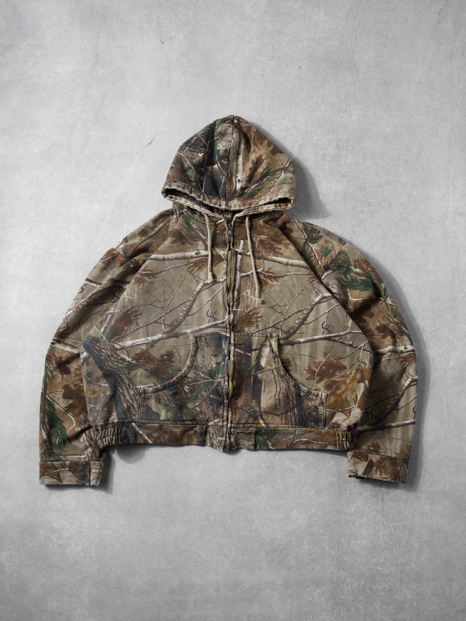 Vintage RealTree Camo Cropped Hooded Zip Up (M)