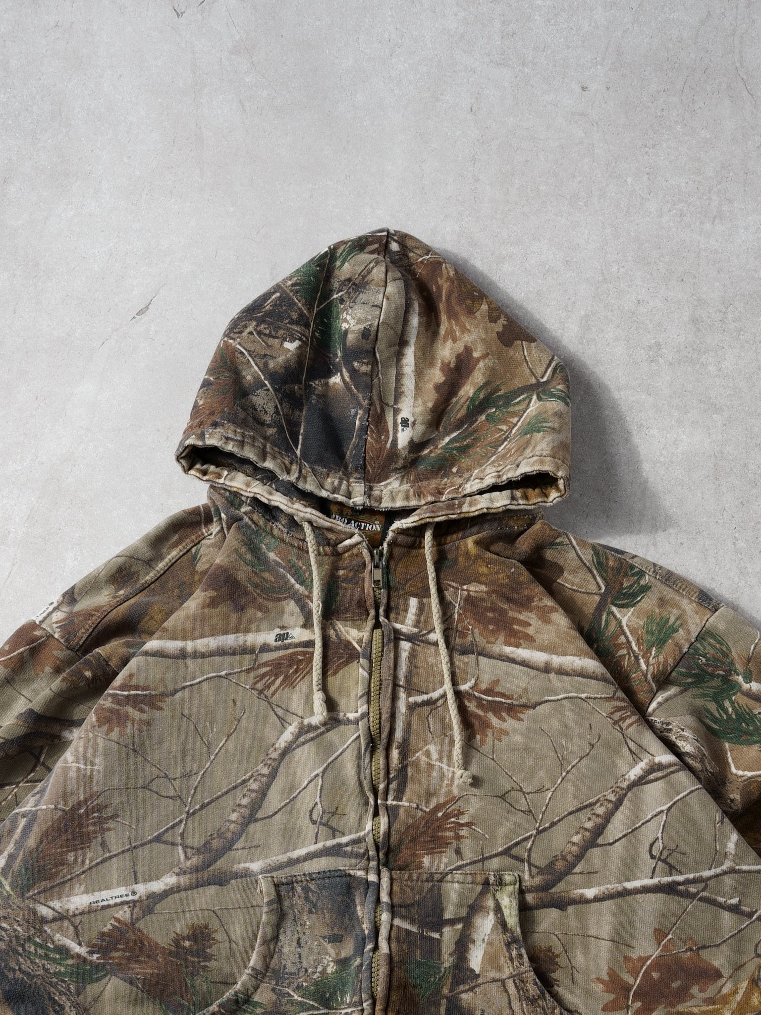 Vintage RealTree Camo Cropped Hooded Zip Up (M)