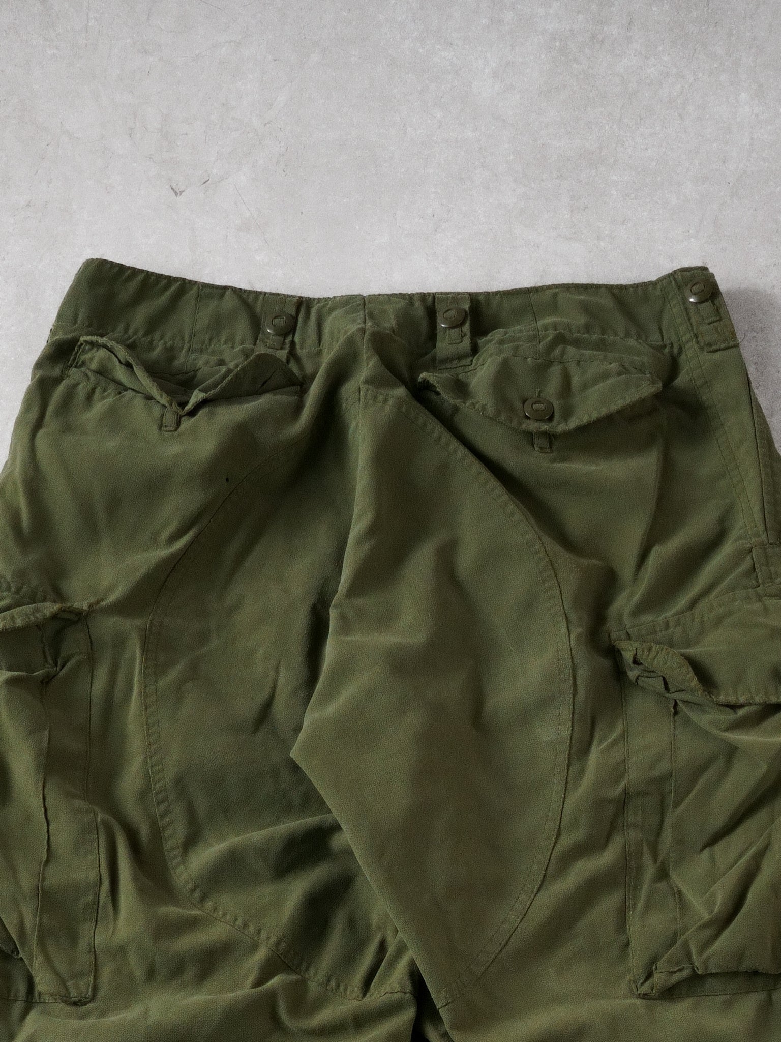 Vintage 90s Army Green Parachute Pants (34x28)